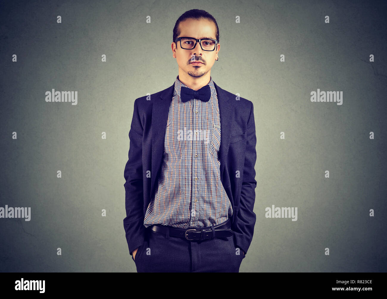 Man in suit wearing glasses hi-res stock photography and images - Alamy