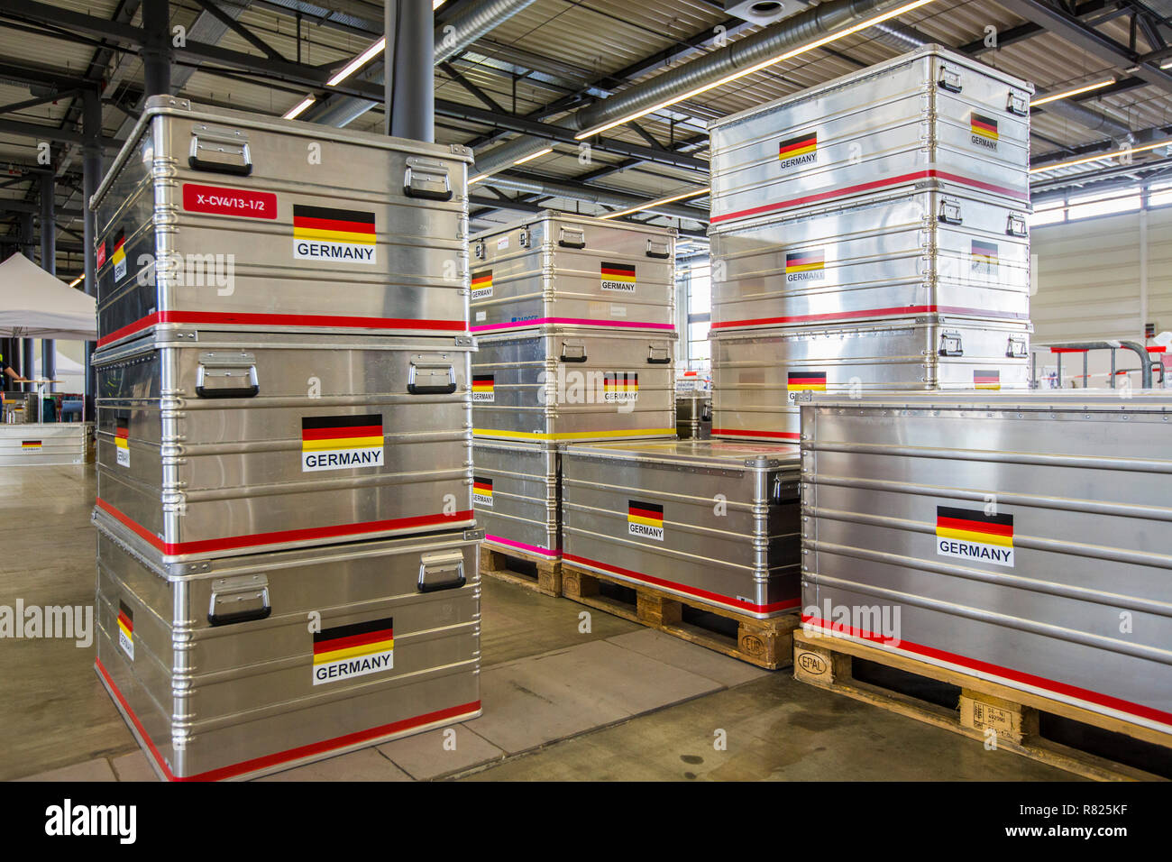 Transport crates for the drinking water treatment plant of the THW, Federal Agency for Technical