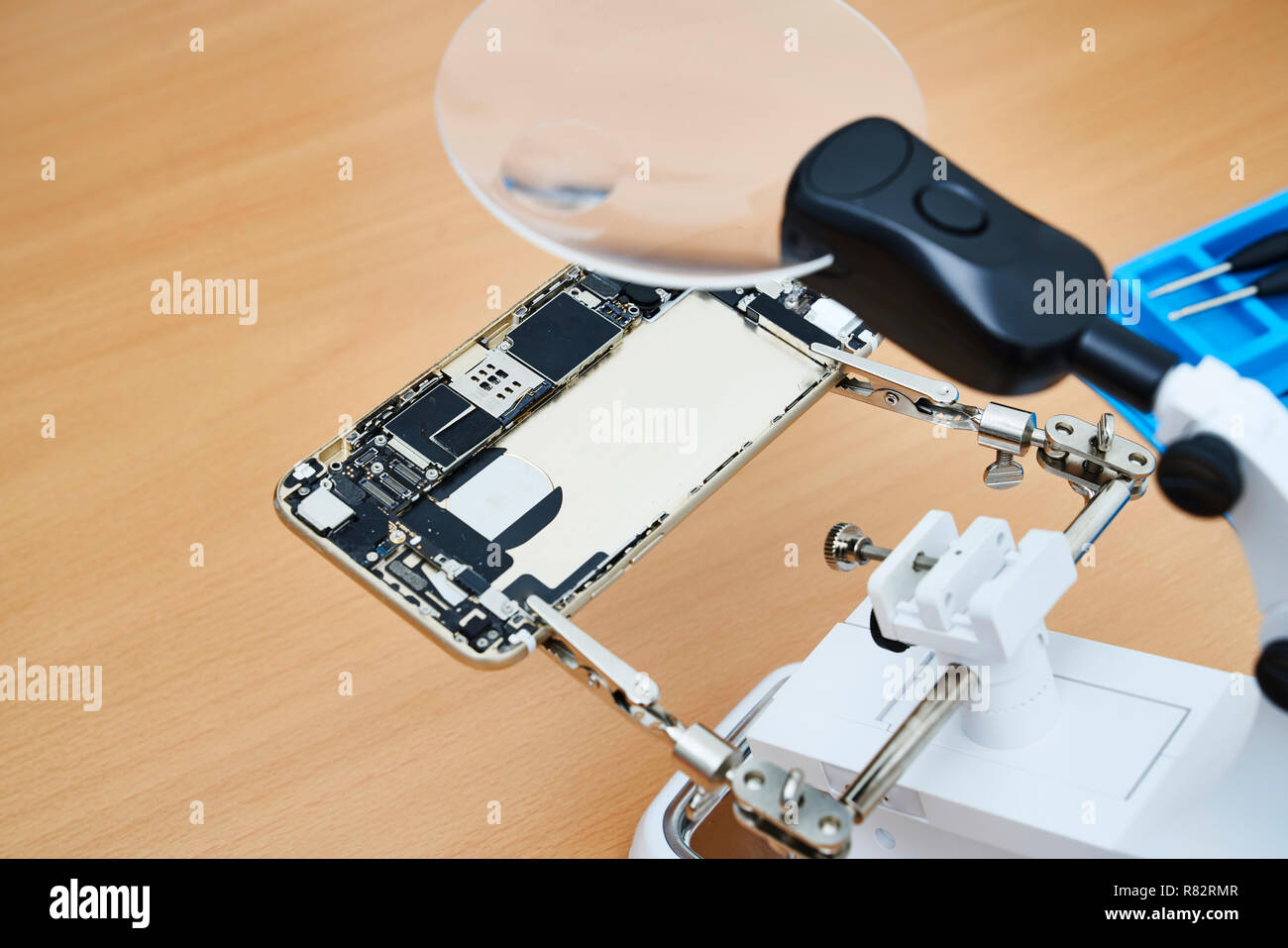 defekt smartphone with repair tool Stock Photo
