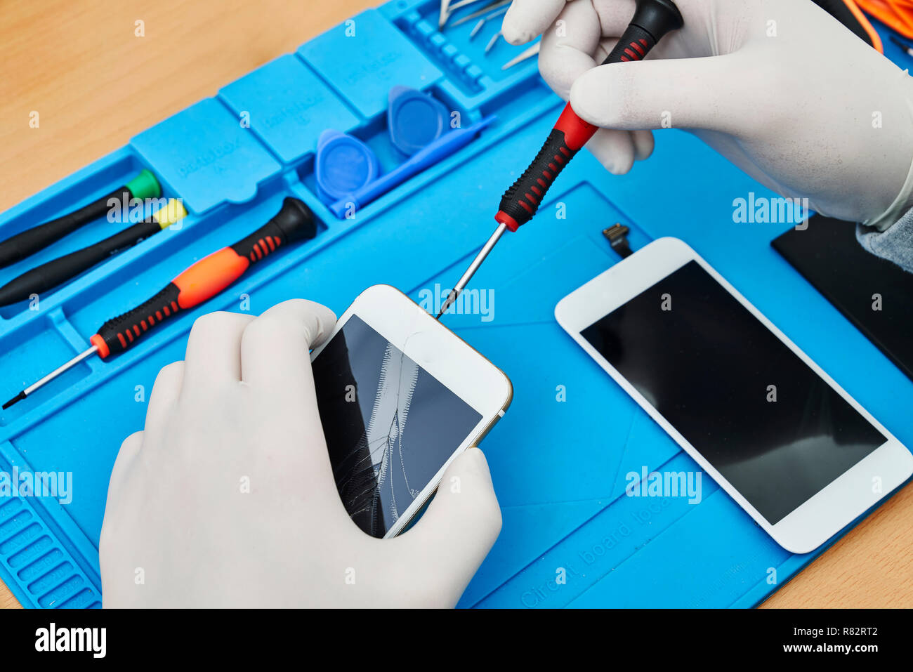 defekt smartphone with repair tool Stock Photo