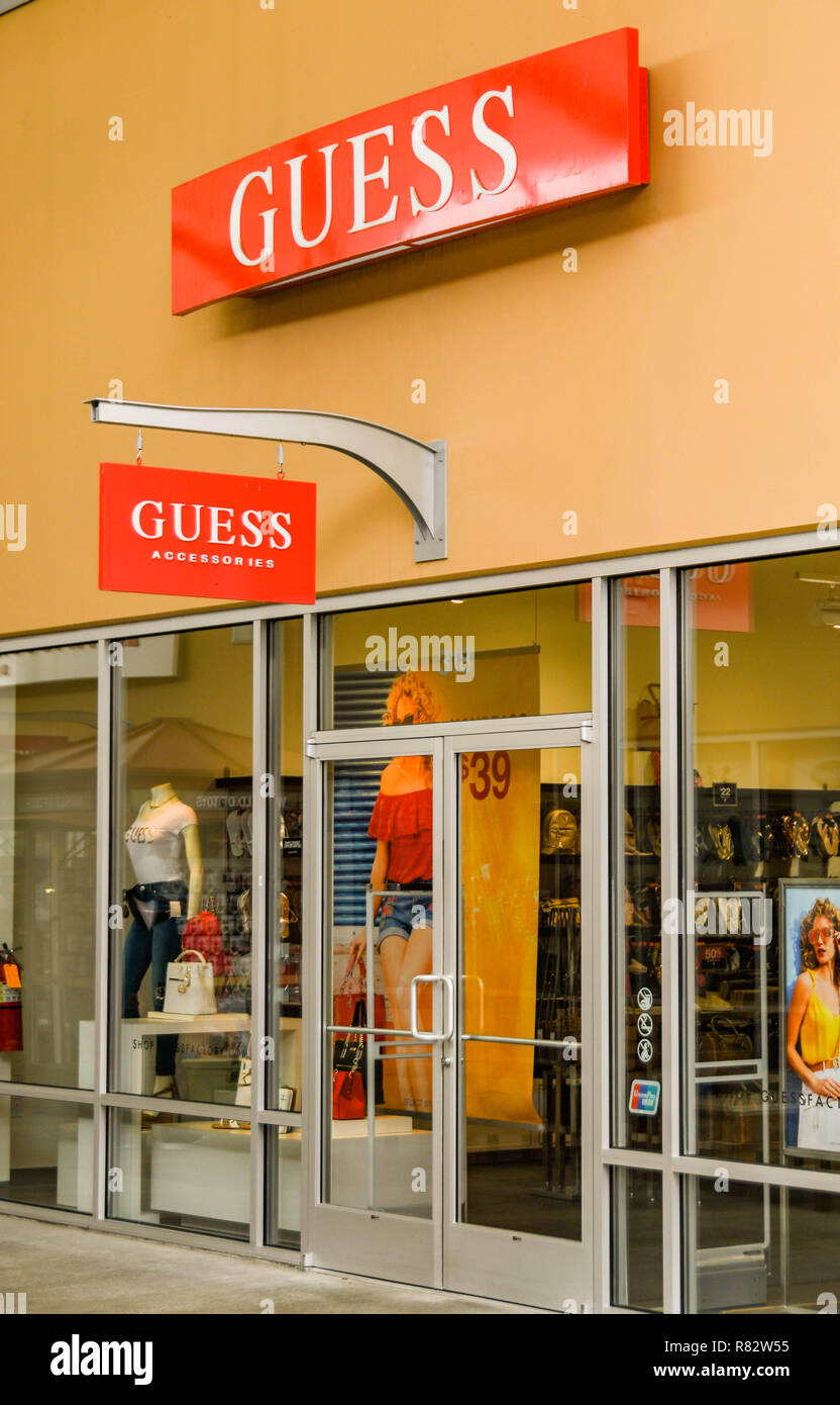Watt Funktionsfejl Derfor Guess Clothing Store High Resolution Stock Photography and Images - Alamy