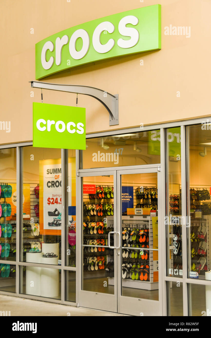 SEATTLE, WA, USA - JUNE 2018: Exterior view of the entrance to the Crocs  factory store at the Premium Outlets shopping mall in Tulalip near Seattle  Stock Photo - Alamy