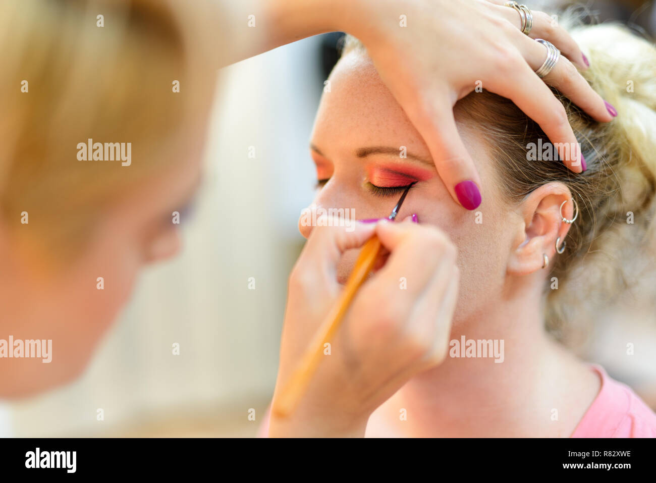 Closed eye eyeliner hi-res stock photography and images - Alamy