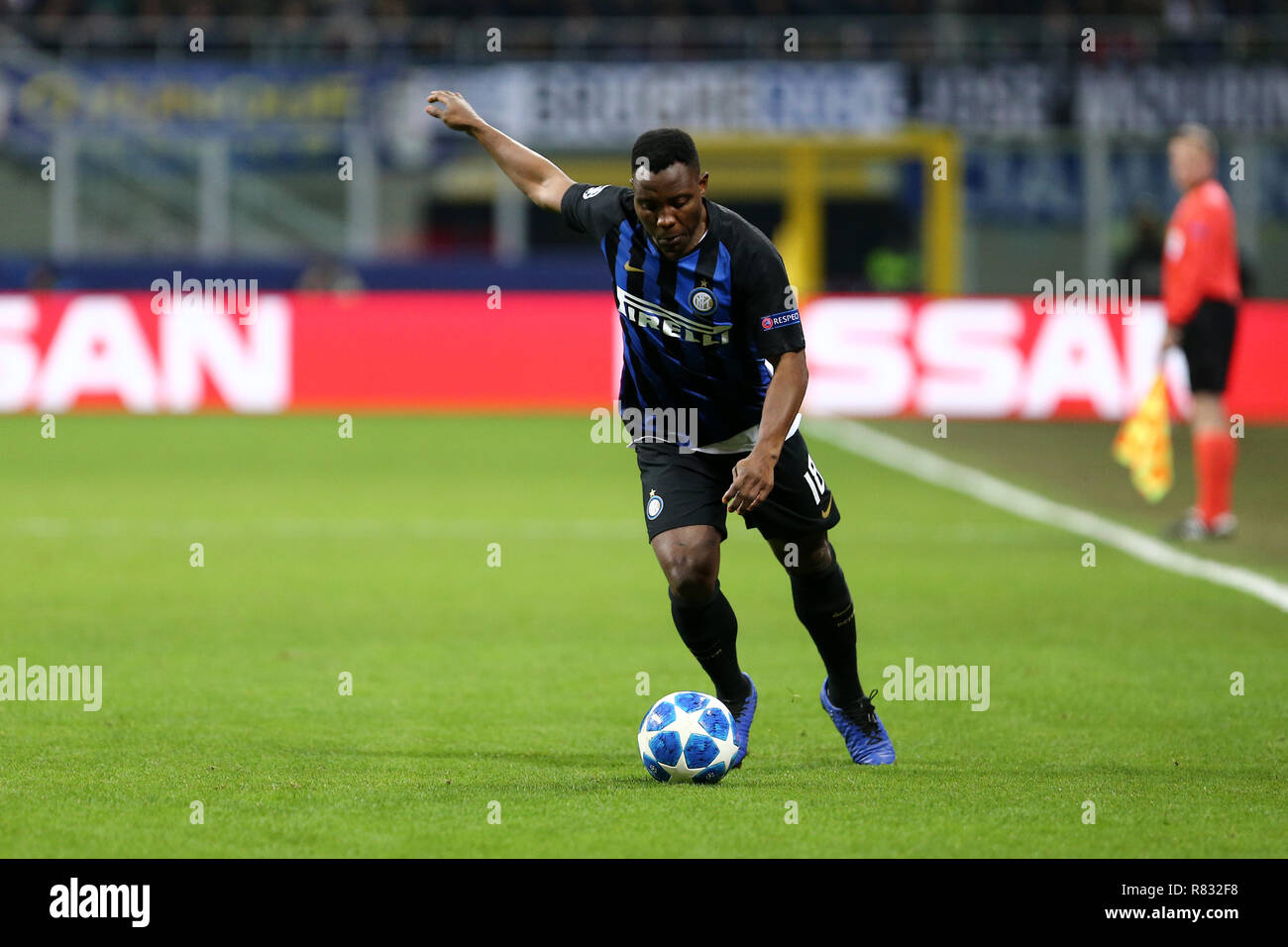 Milan, Italy. 11th December, 2018.  Kwadwo Asamoah of FC Internazionale in action during Uefa Champions League  Group B match  between FC Internazionale and PSV Eindhoven. Credit: Marco Canoniero/Alamy Live News Stock Photo