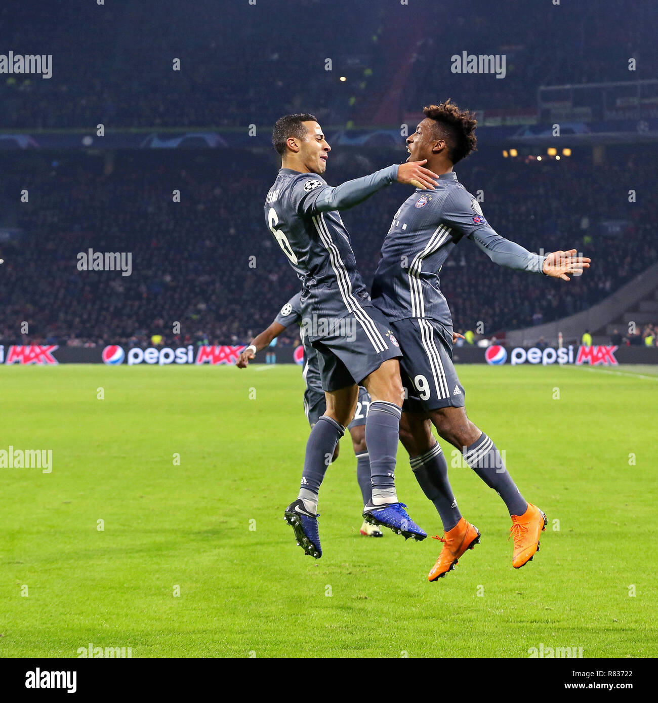 Amsterdam Ajax Bayern Munchen Football Champions League Season 2018 2019 12 12 2018 Johan Cruijff Arena Bayern Munchen Player Thiago Alcantara L And Bayern Munchen Player Kingsley Coman R Celebrating His Goal During