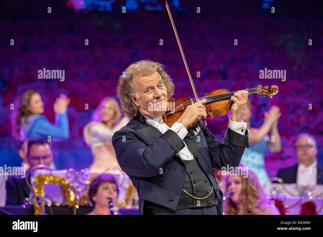 Andre rieu smiling hires stock photography and images Alamy