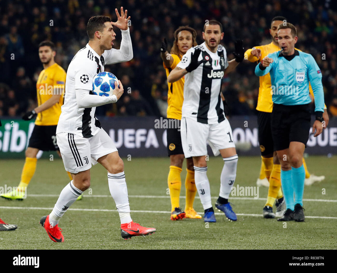 181213) -- BERN, Dec. 13, 2018 (Xinhua) -- Cristiano Ronaldo (2nd L) of  Juventus reacts during the UEFA Champions League Group H match between  Young Boys and Juventus in Bern, Switzerland, Dec.