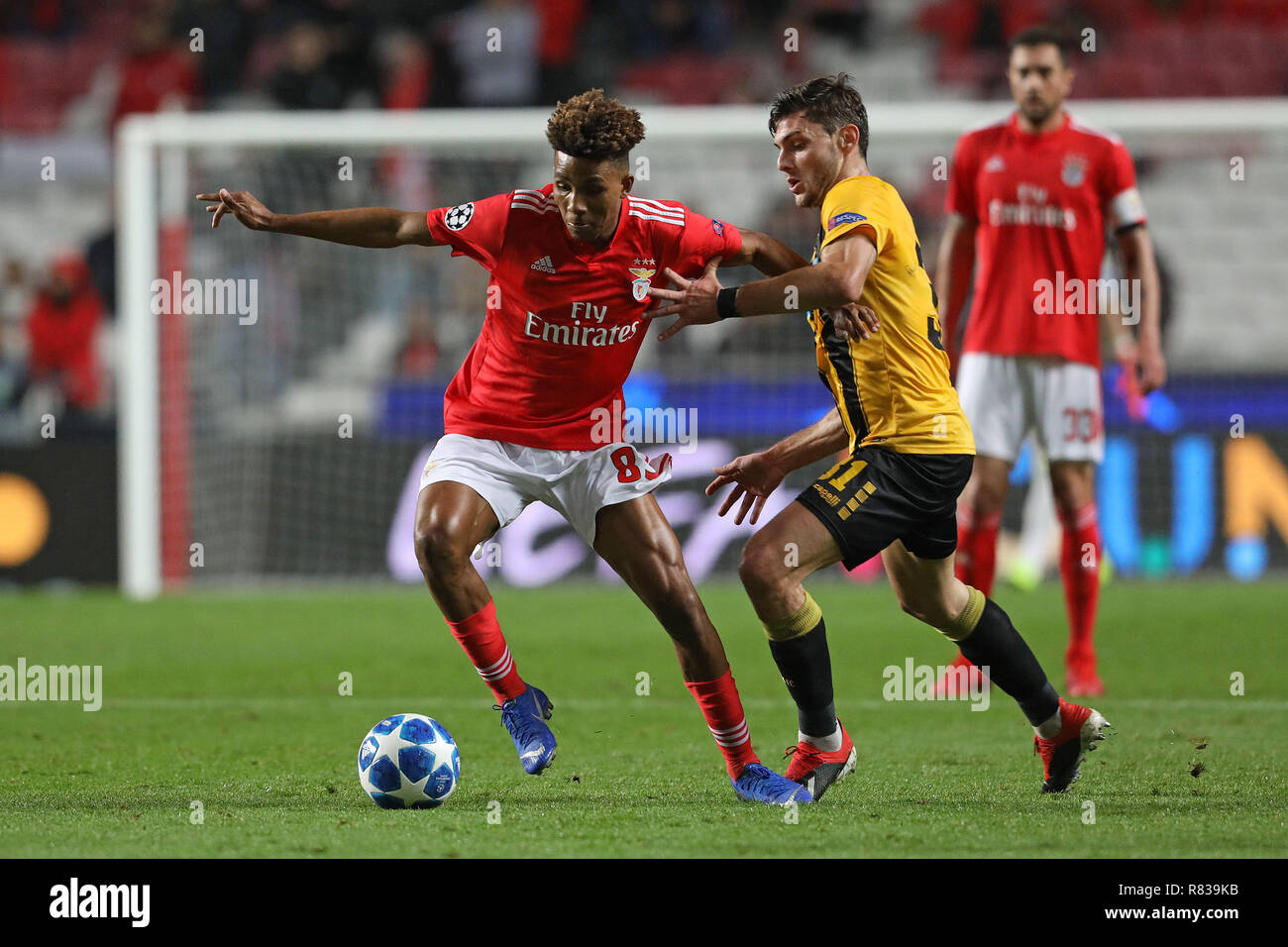 Gedson Fernandes of SL Benfica (L) vies for the ball with Lucas Boyé of AEK  Athens F.C. (R) during the UEFA Champions League 2018/19 football match  between SL Benfica vs AEK Athens