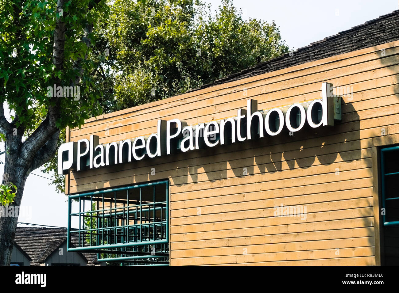 August 7, 2018 Mountain View / CA / USA - Planned Parenthood logo on one of their centers in south San Francisco bay area Stock Photo