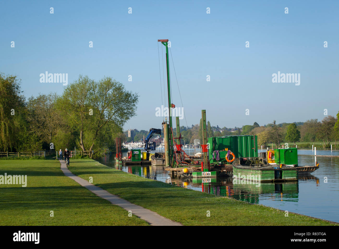 The pile-driving barge for positioning the booms and structures that mark out the course of Henley Royal Regatta Stock Photo