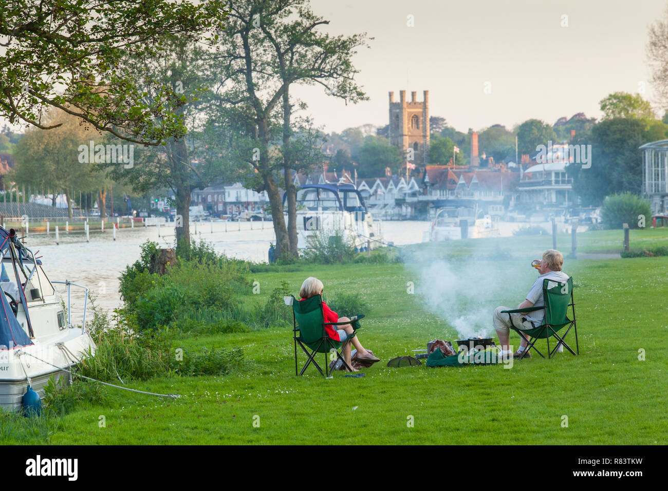 Barbecue boat hi-res stock photography and images - Alamy