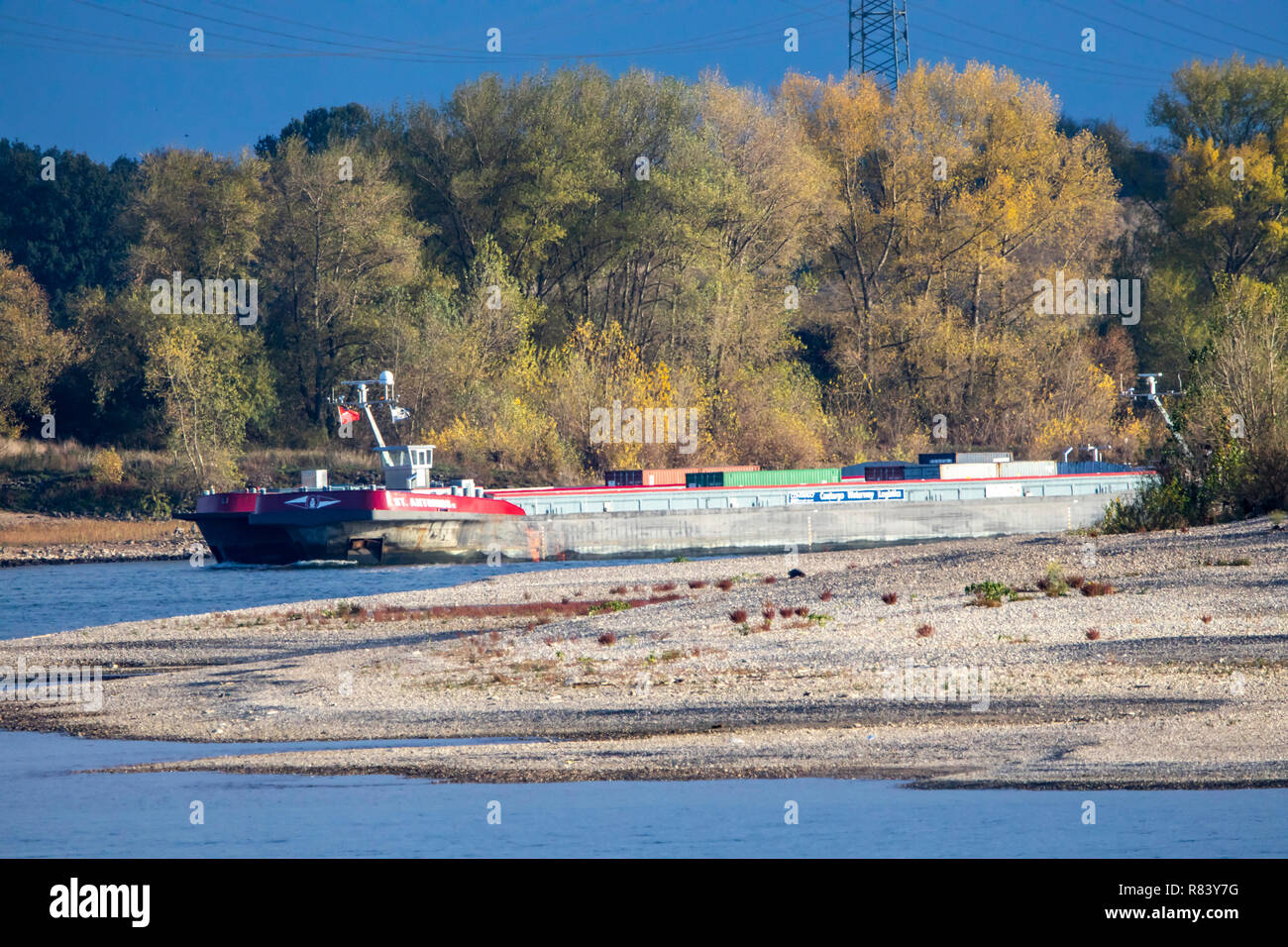 Rhein bei Voerde, Niederrhein, extremes Niedrigwasser, Rheinpegel bei 95 cm, absolut tiefster gemessener Pegelstand, nach der langen DŸrre fŠllt  Rhei Stock Photo