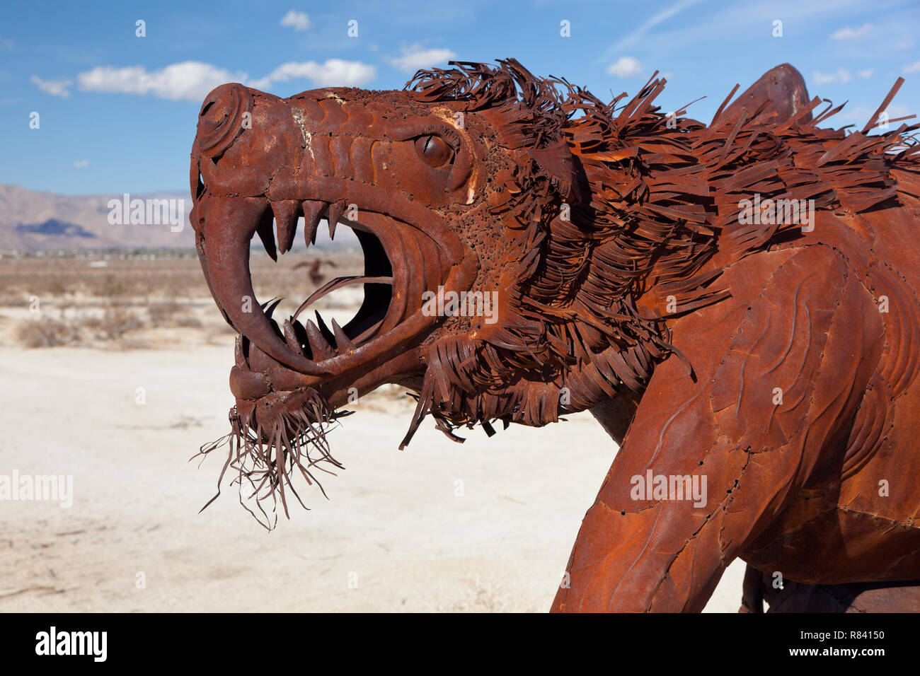 Metal sabretooth sculpture by Ricardo Breceda in Galleta Meadows in Borrego Springs, CA Stock