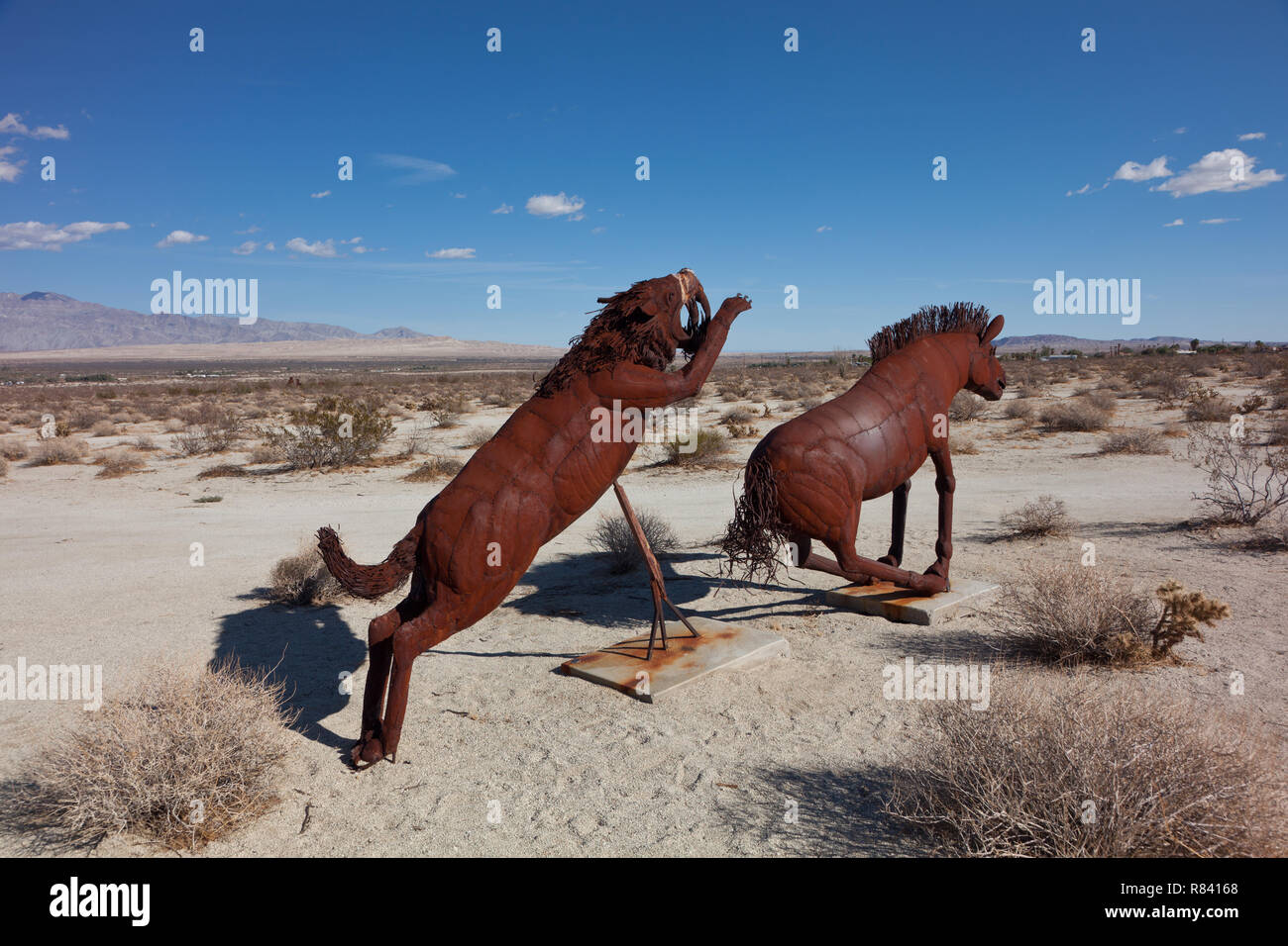 Metal sabretooth sculpture by Ricardo Breceda in Galleta Meadows in ...