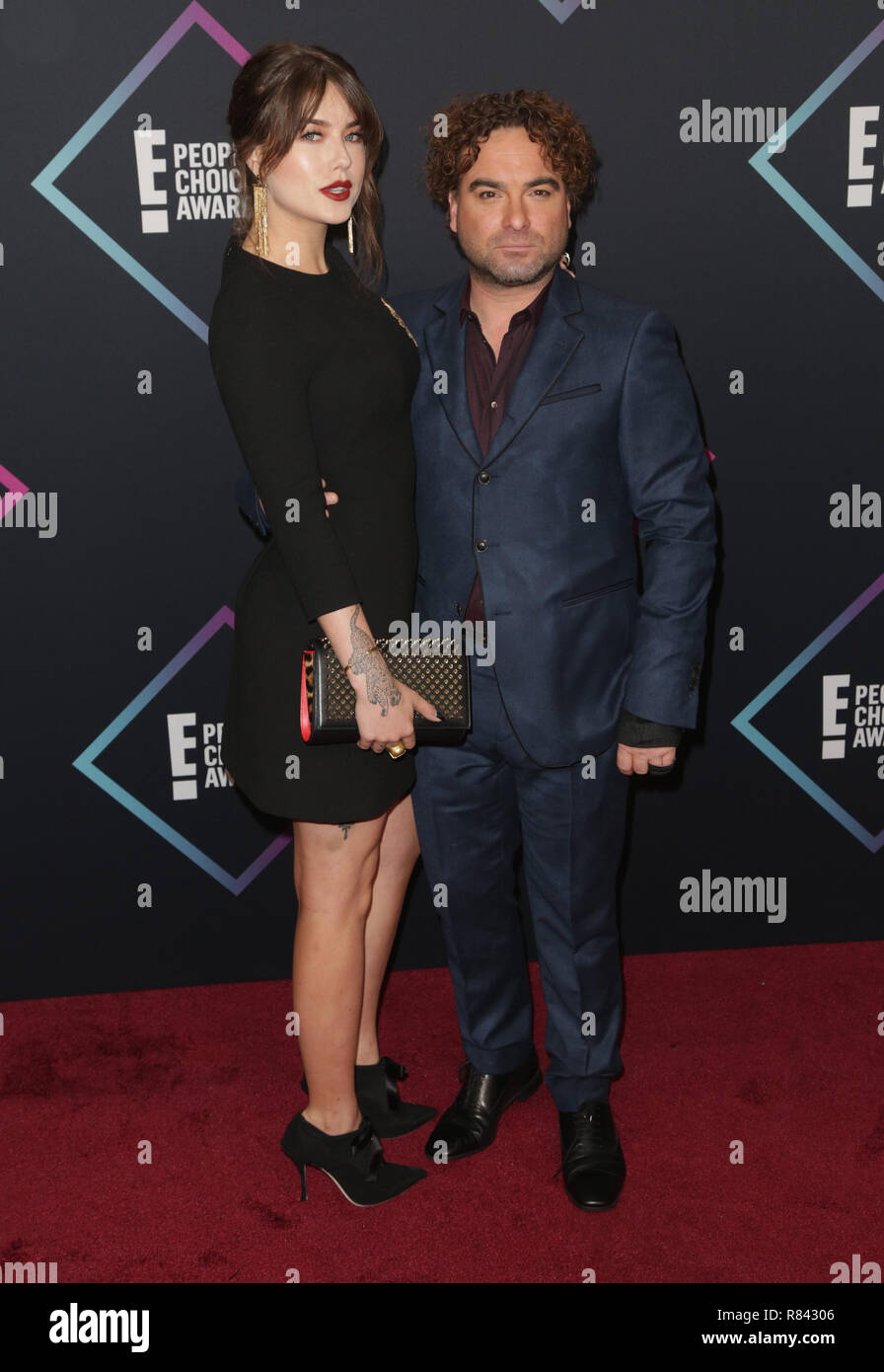 Celebrities attend People's Choice Awards Arrivals at Barker Hangar(01)