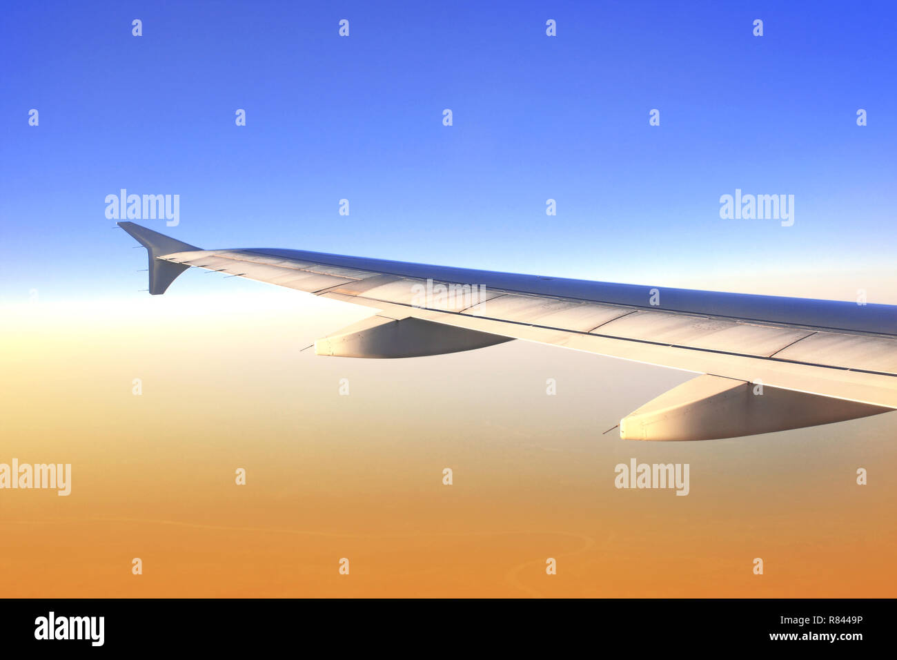 Mid wing aircraft hi-res stock photography and images - Alamy