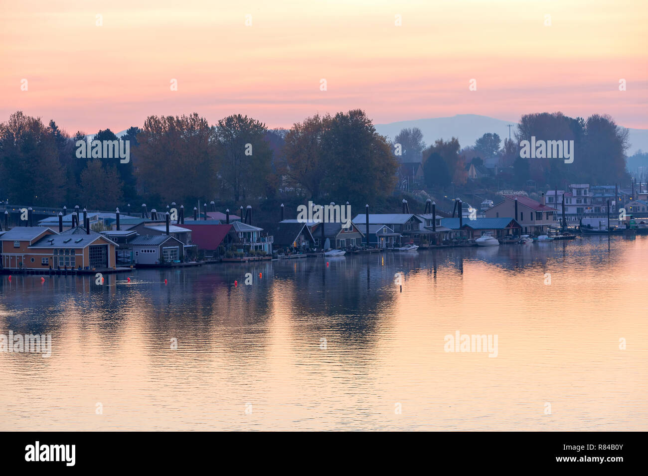 Floating homes along Columbia River at Hayden Island in Portland Oregon Stock Photo