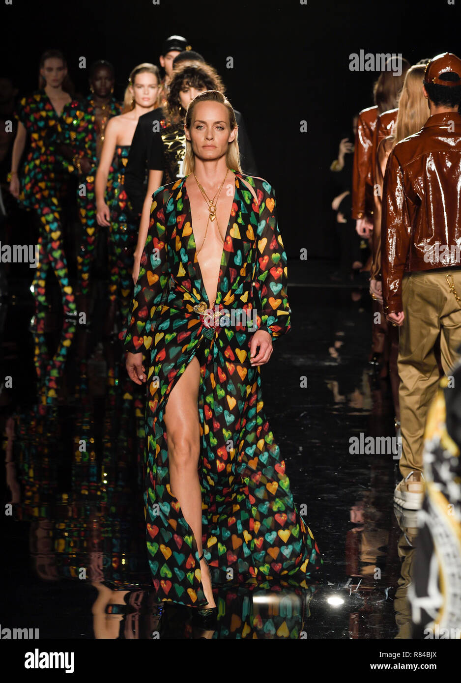 Amber valletta versace online
