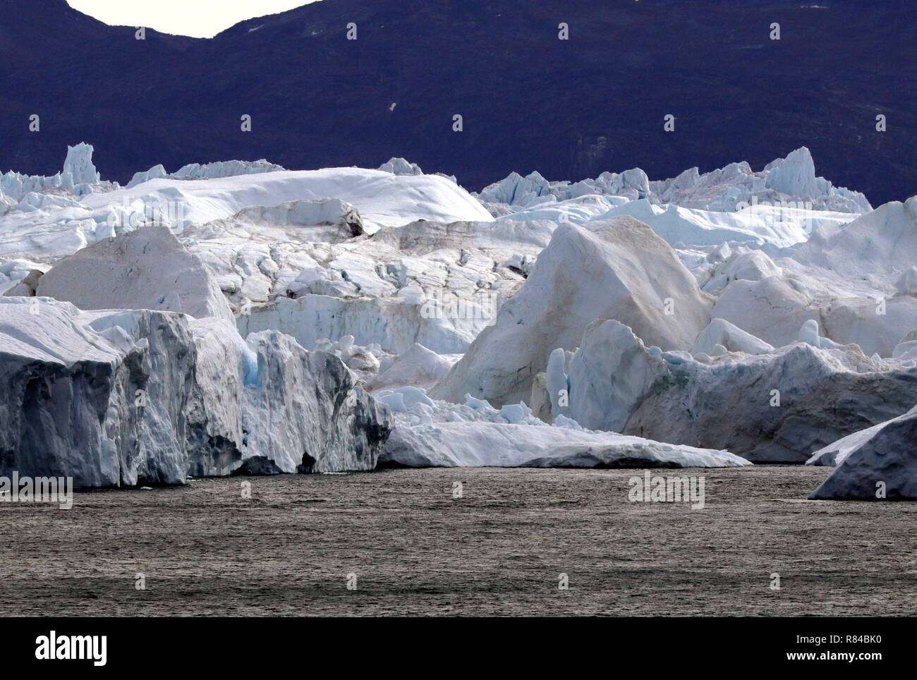 Grönland Disko Bucht: Eisberge stauen sich vor dem Driften in die Disko-Bucht an einer Unterwaserschwelle bei Ilulissat Stock Photo