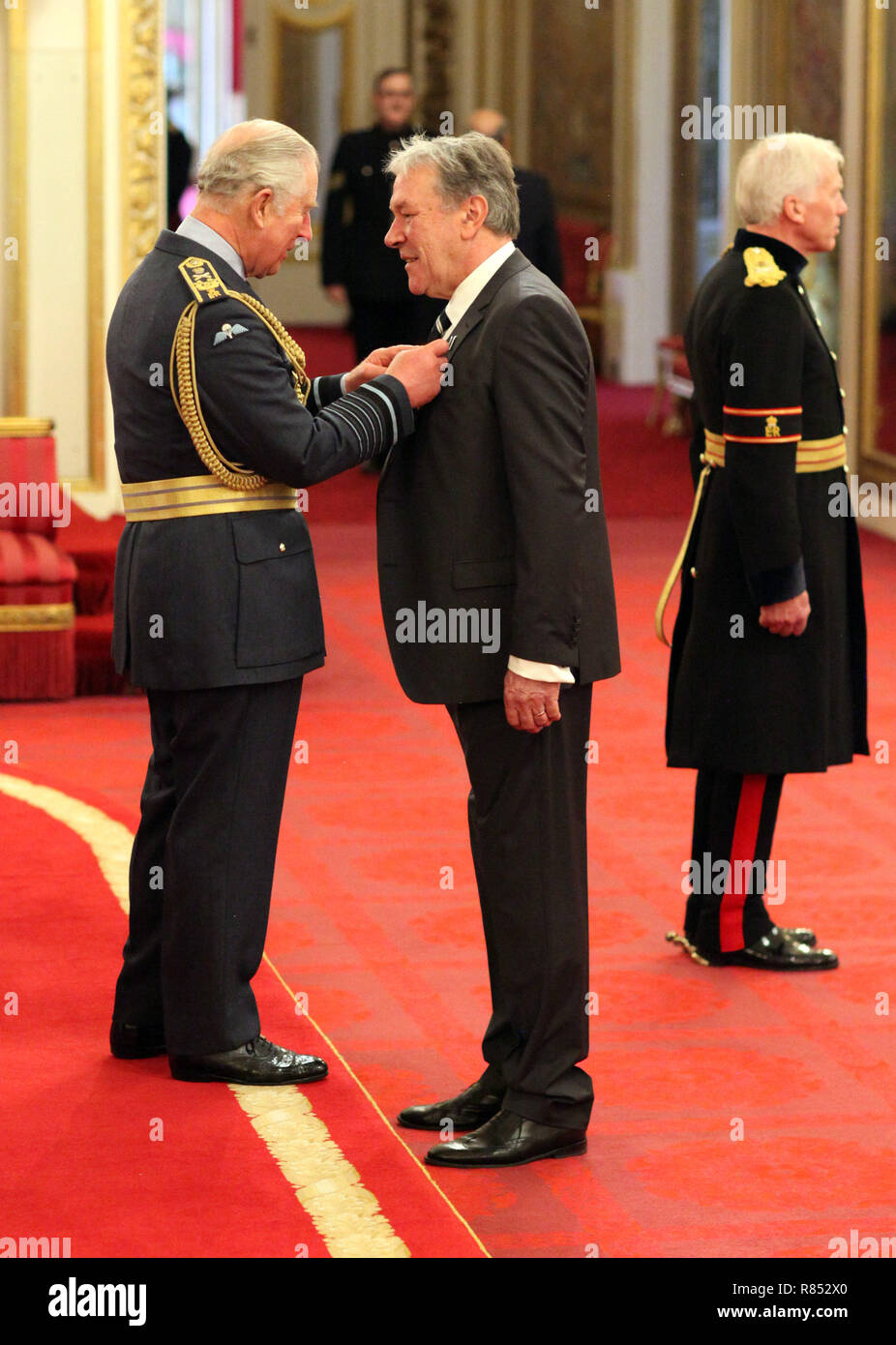 Tim Bentinck (right) is made an MBE (Member of the Order of the British  Empire) by the Prince of Wales (left) at Buckingham Palace Stock Photo -  Alamy