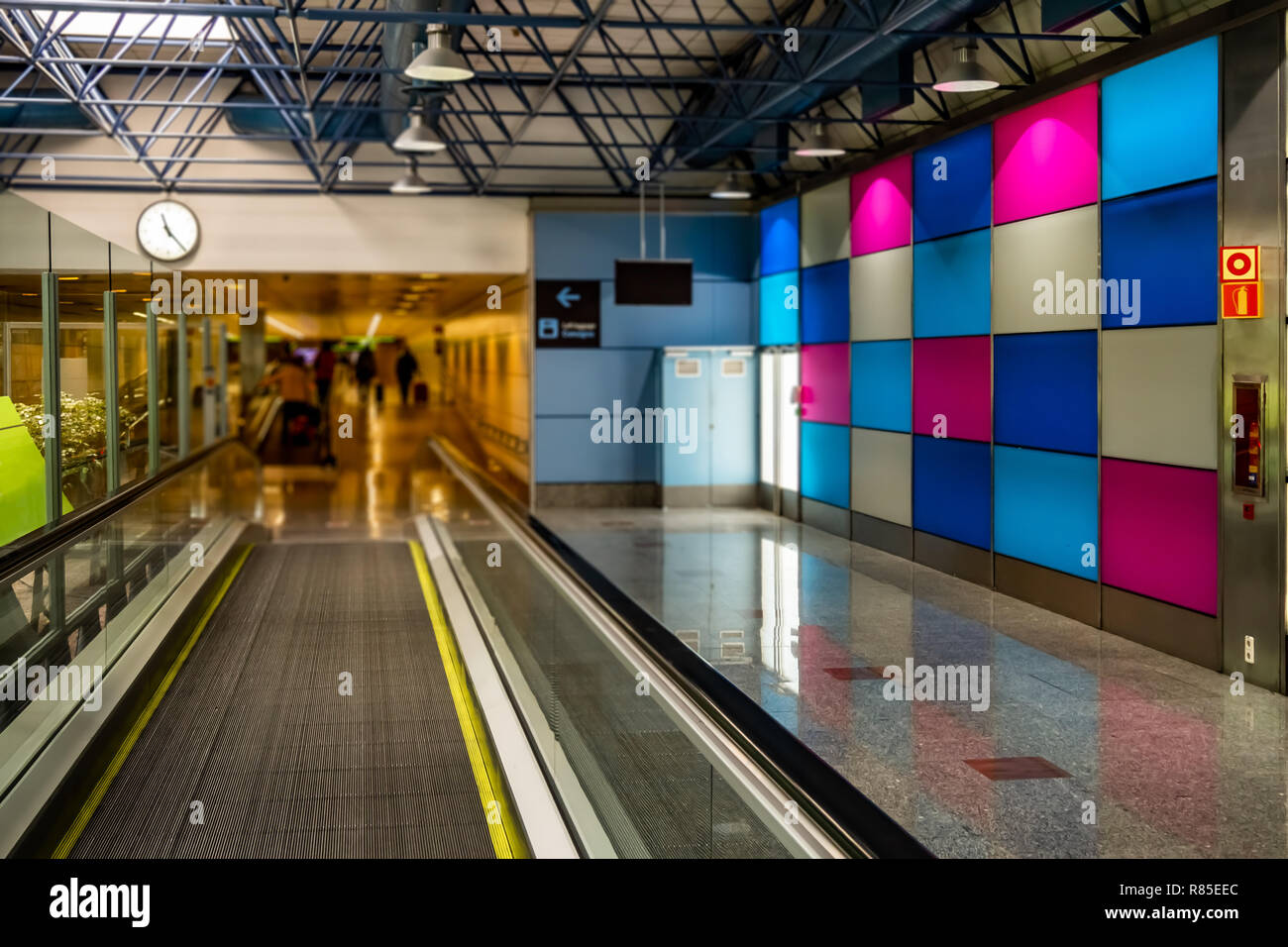 Walkway conveyor belt hires stock photography and images Alamy