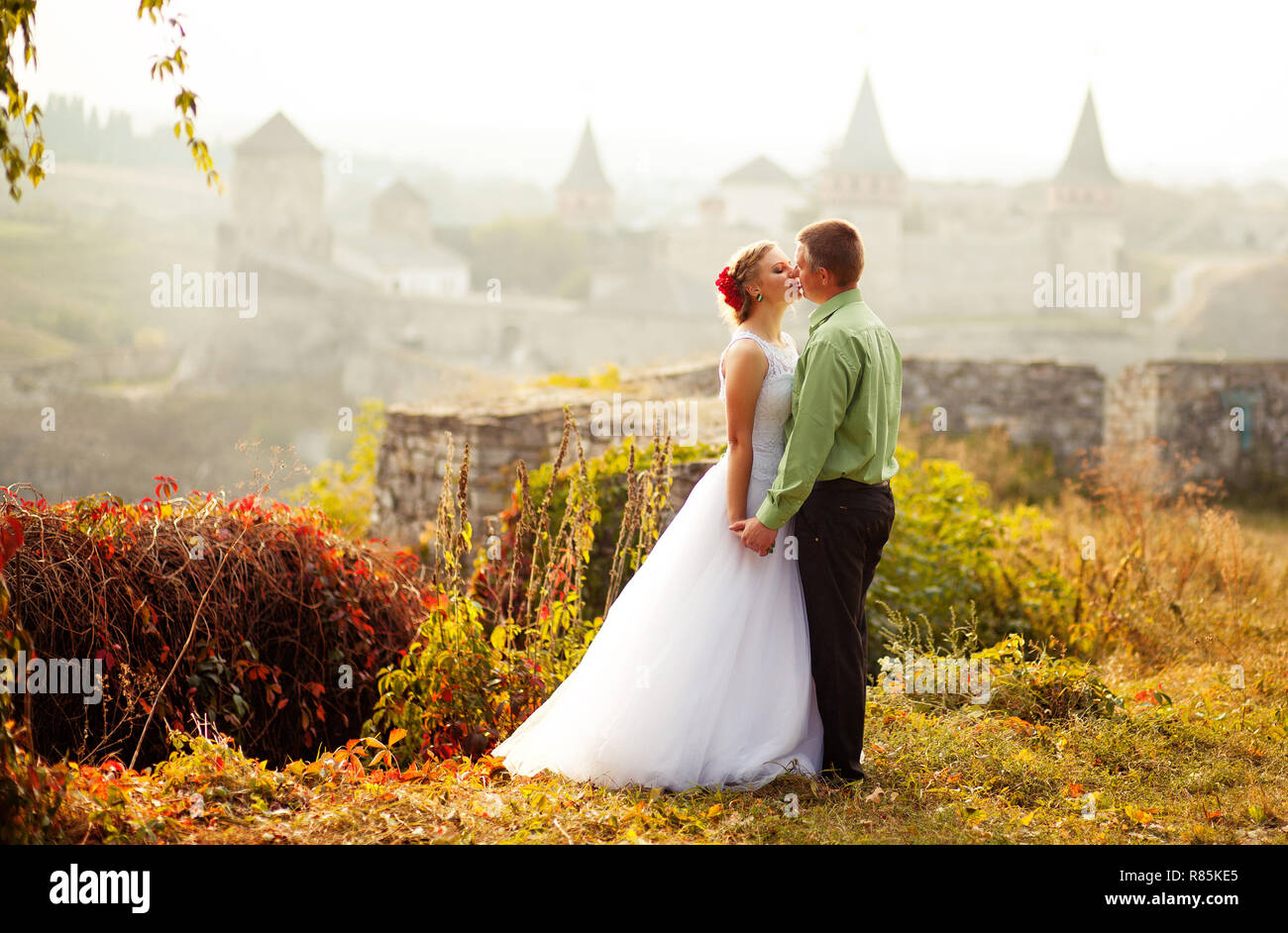 Young Happy wedding couple Stock Photo - Alamy