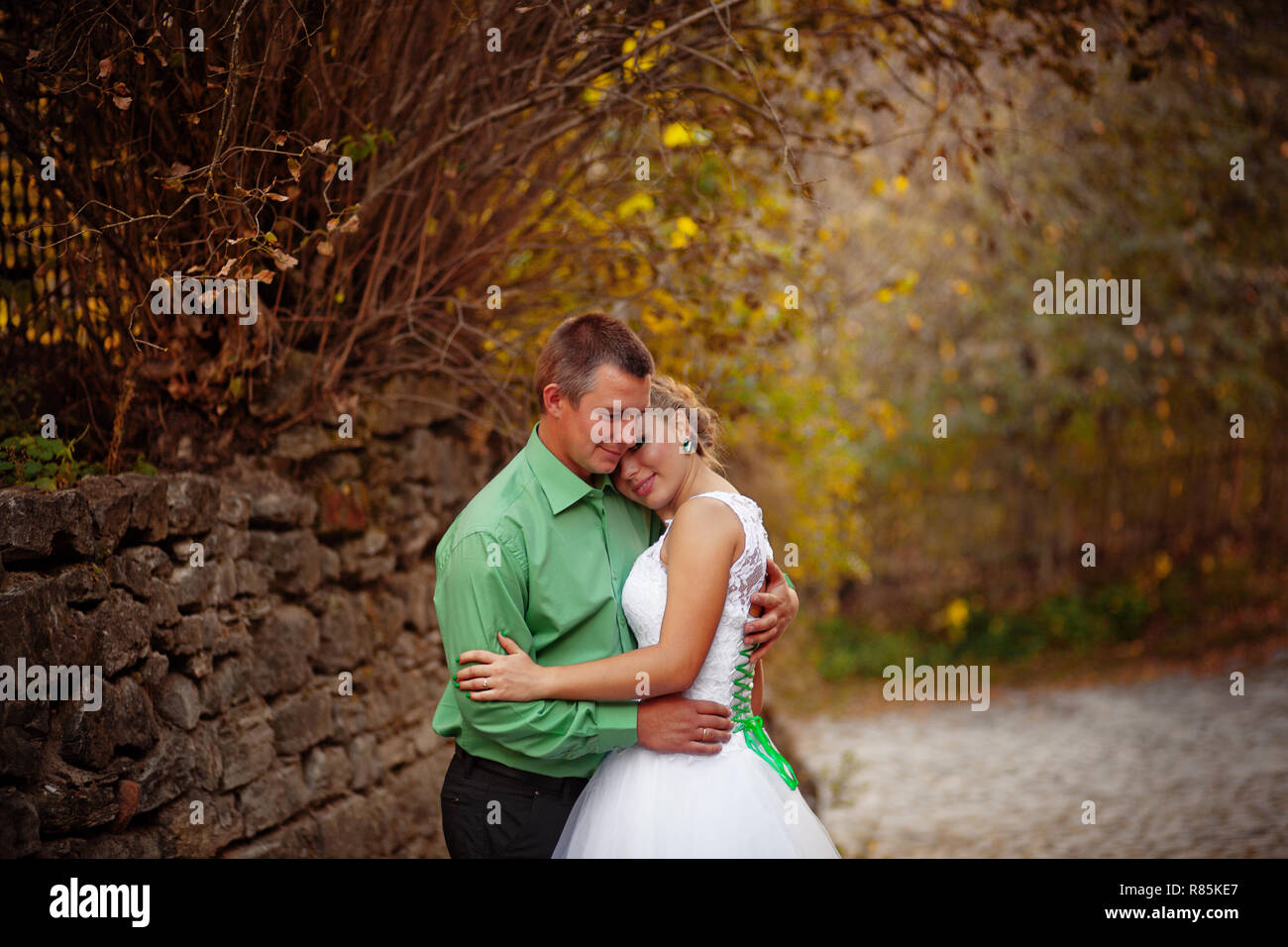 Young Happy wedding couple Stock Photo - Alamy