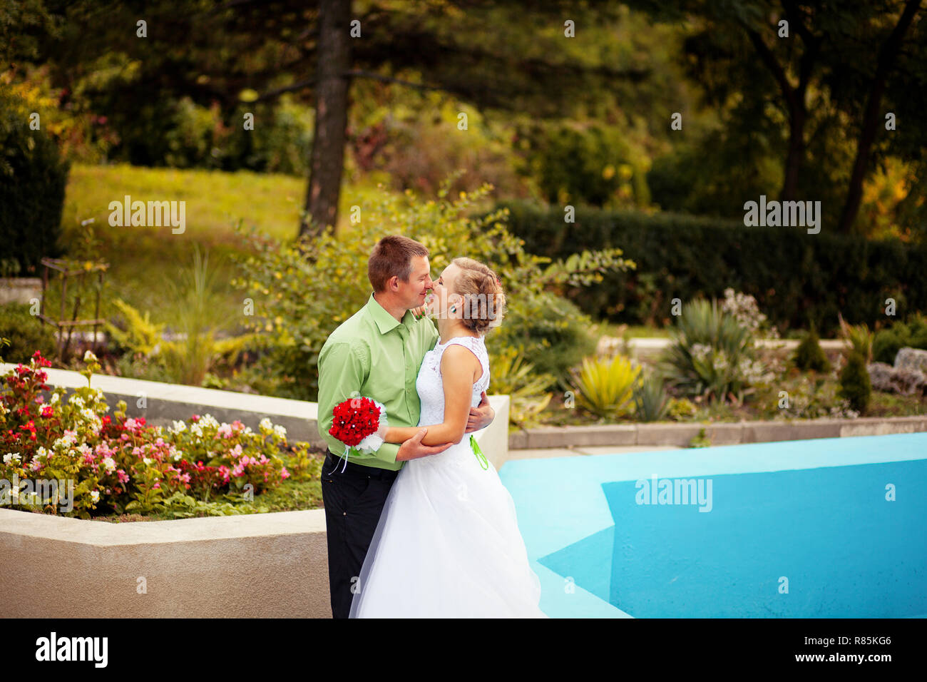 Young Happy wedding couple Stock Photo - Alamy
