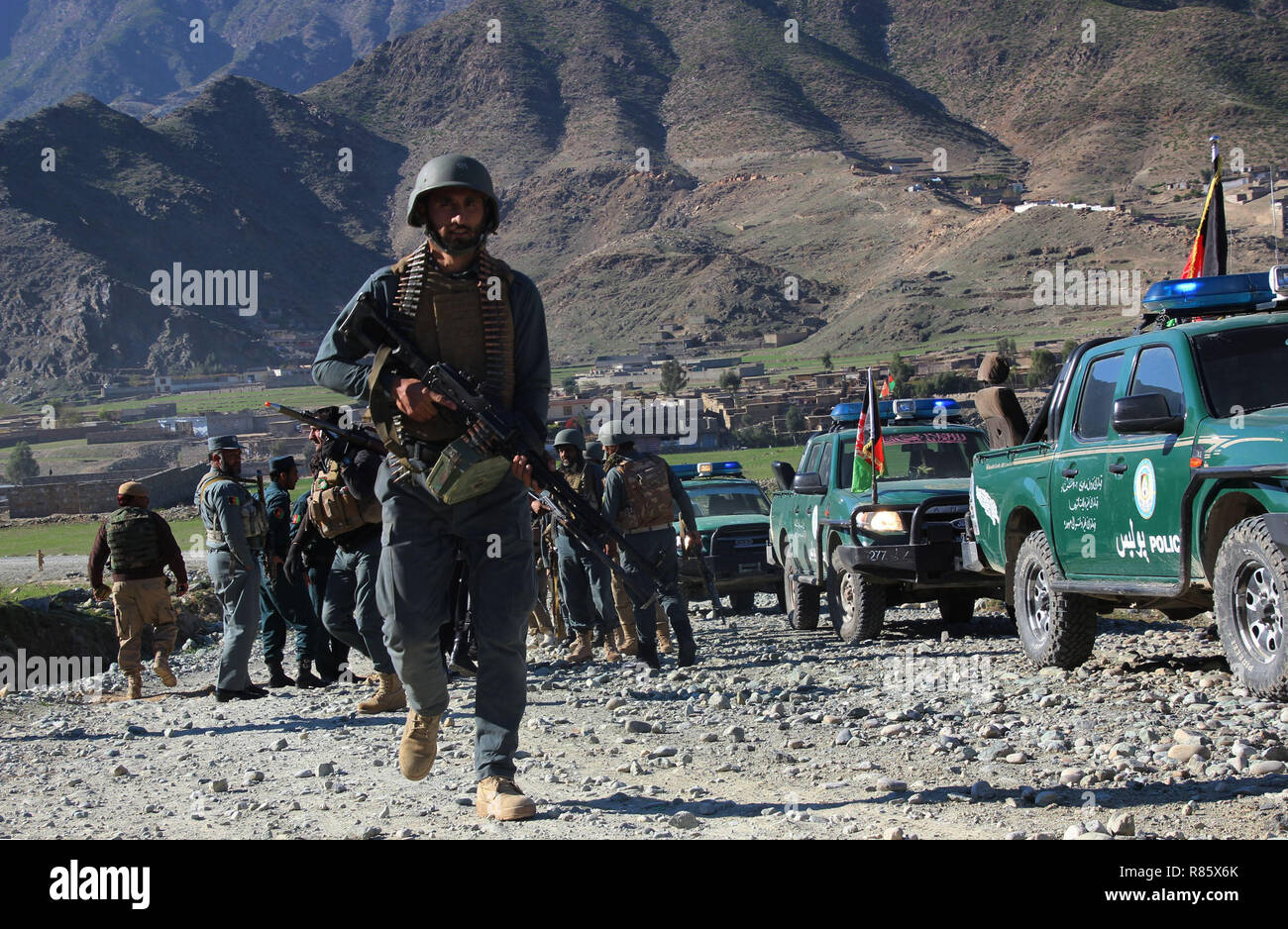 Assadabad, Afghanistan. 13th Dec, 2018. Afghan security force members take part in a military operation in Kunar province, Afghanistan, Dec. 13, 2018. Eight militants including a commander affiliated with the Islamic State (IS) outfit have been killed in the eastern Kunar province, an army commander in the province, Mirwais Sapi, said Thursday. Credit: Emran Waak/Xinhua/Alamy Live News Stock Photo