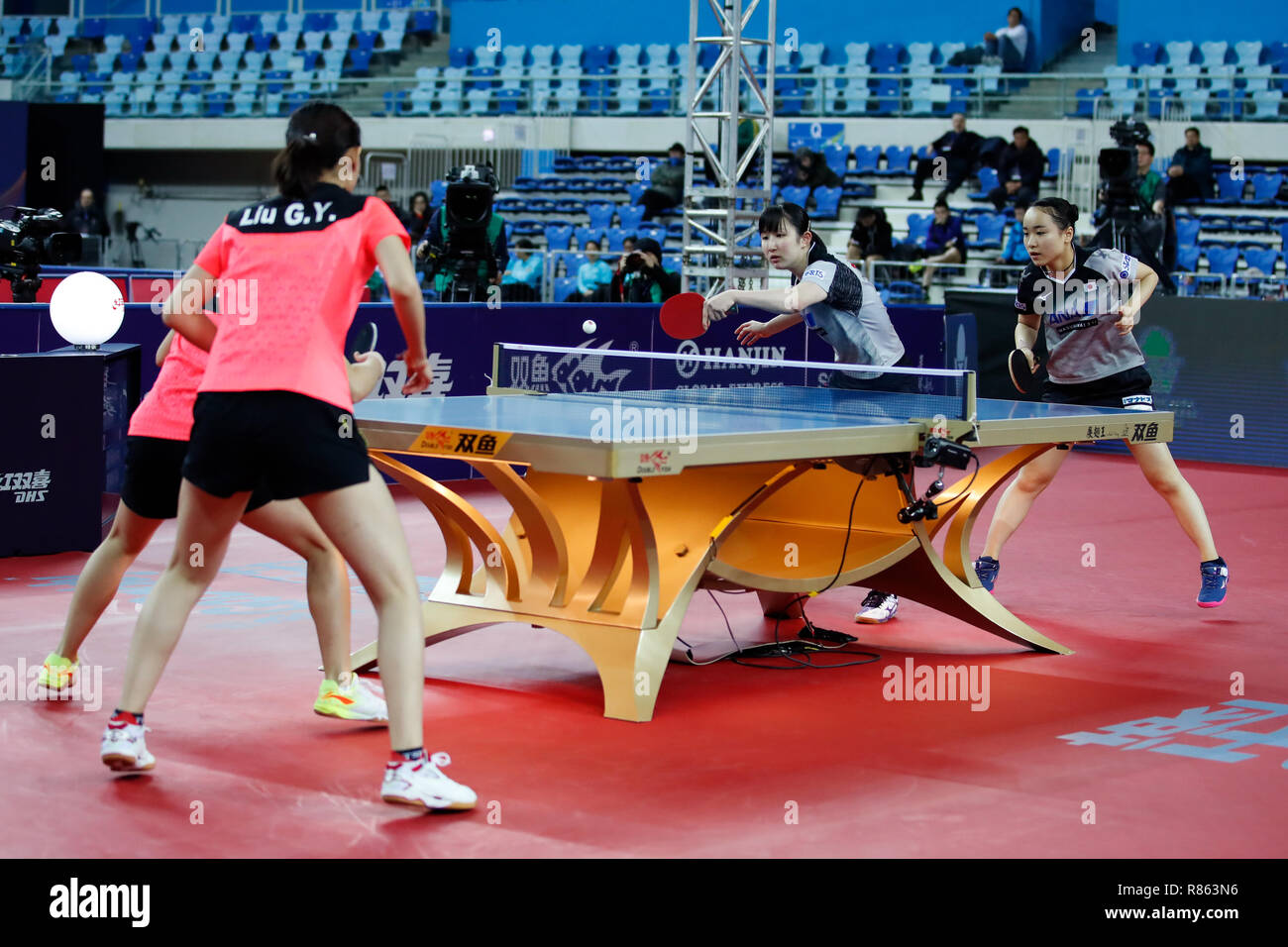 Inchon, South Korea. 13th Dec, 2018. (L to R) Liu Gaoyang & Zhang Rui ...