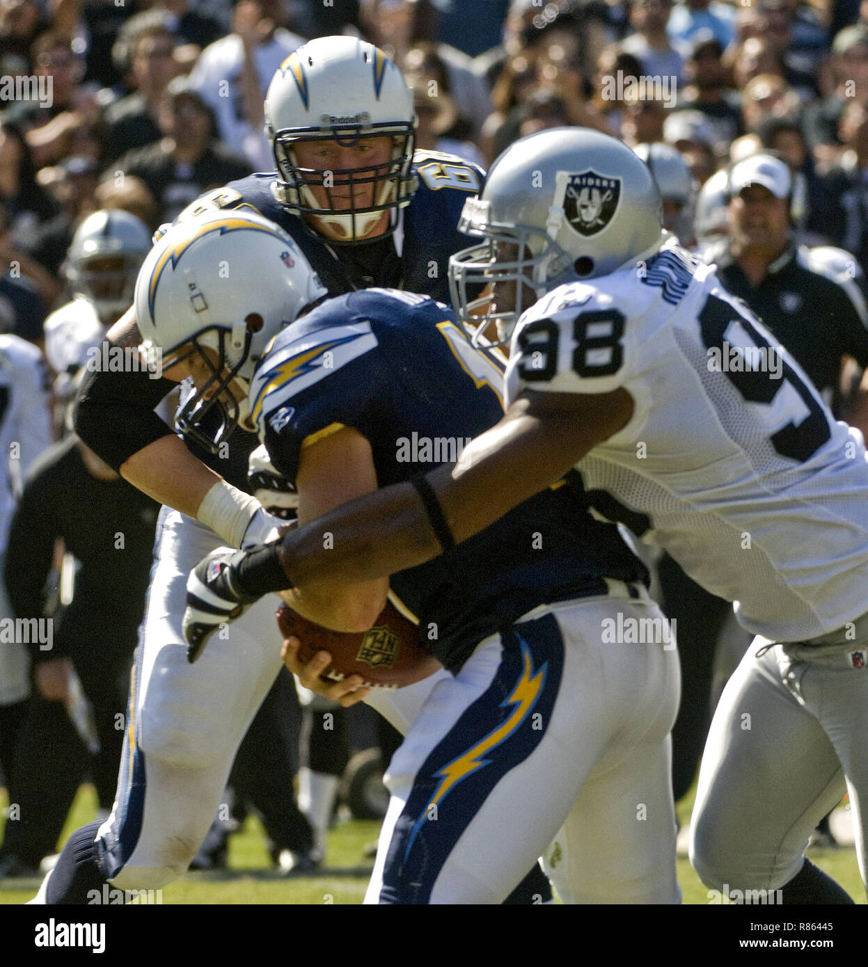 September 3, 2000 - Oakland, California, U.S - Oakland Raiders vs. San  Diego Chargers at Oakland Alameda County Coliseum Sunday, September 3,  2000. Raiders beat Chargers 9-6. Oakland Raiders linebacker William Thomas (