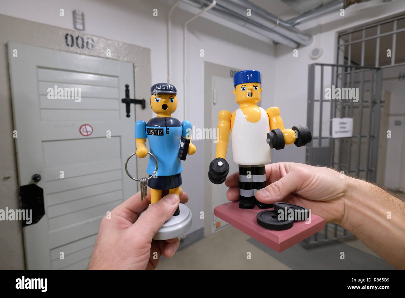 Zwickau, Germany. 05th Dec, 2018. The turned wooden figures with the