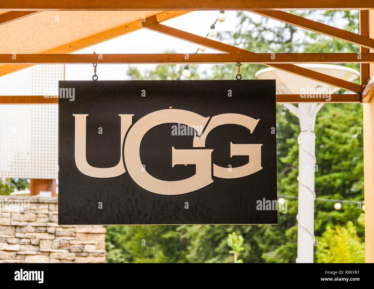 Ugg brand hi-res stock photography and images - Alamy