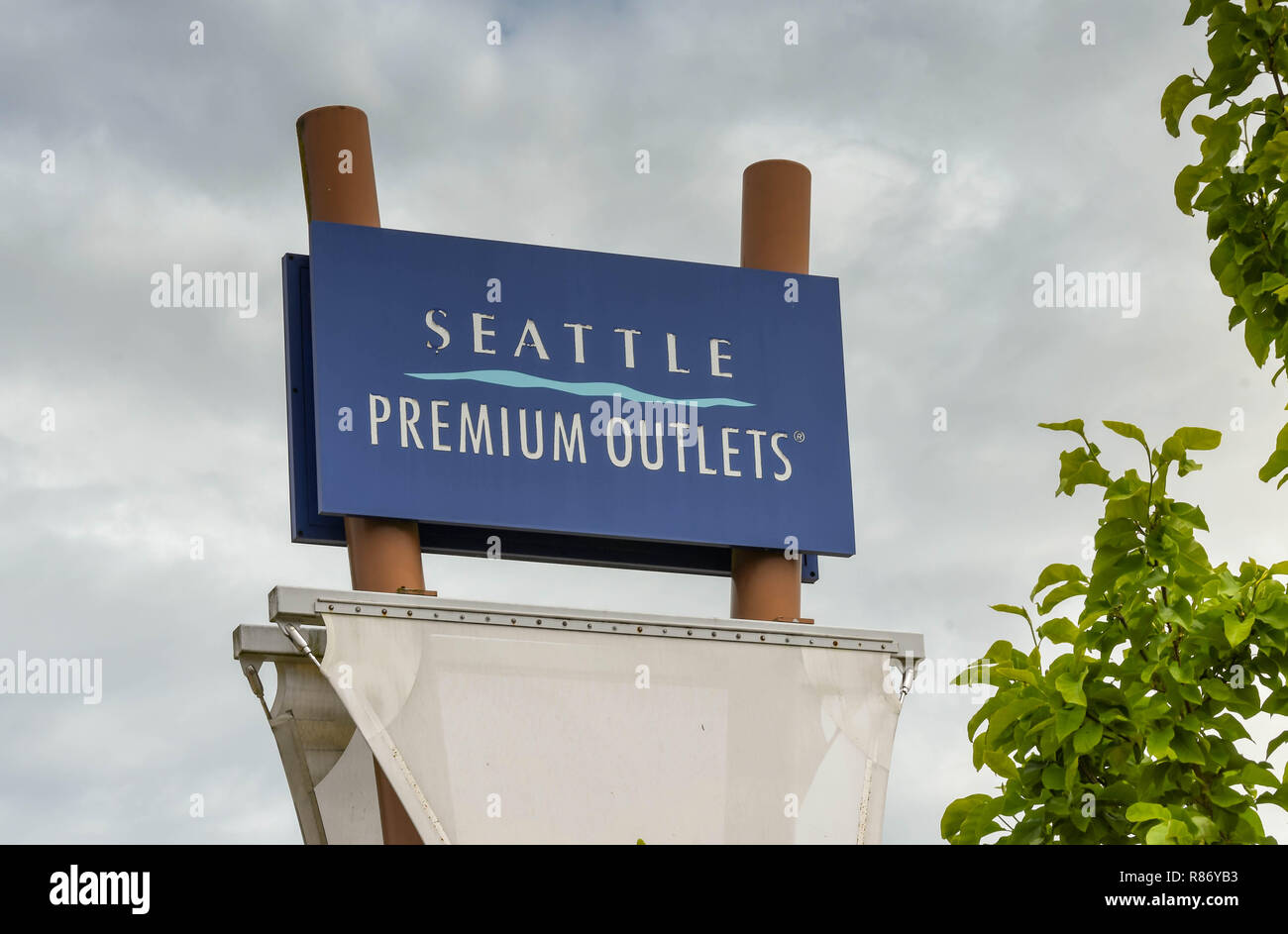 Ugg seattle premium outlet deals