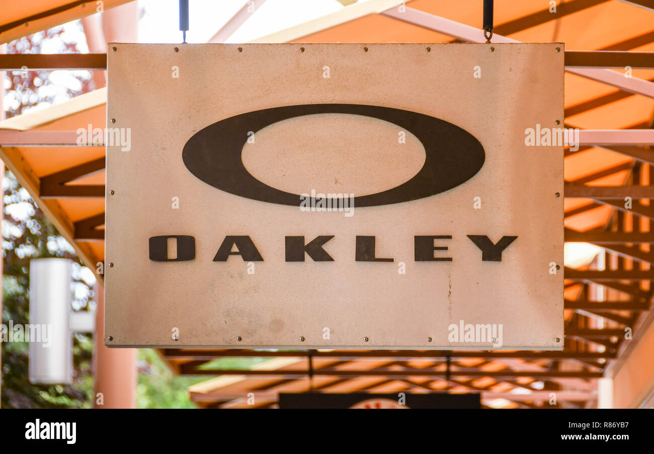 Oakley logo hi-res stock photography and images - Alamy