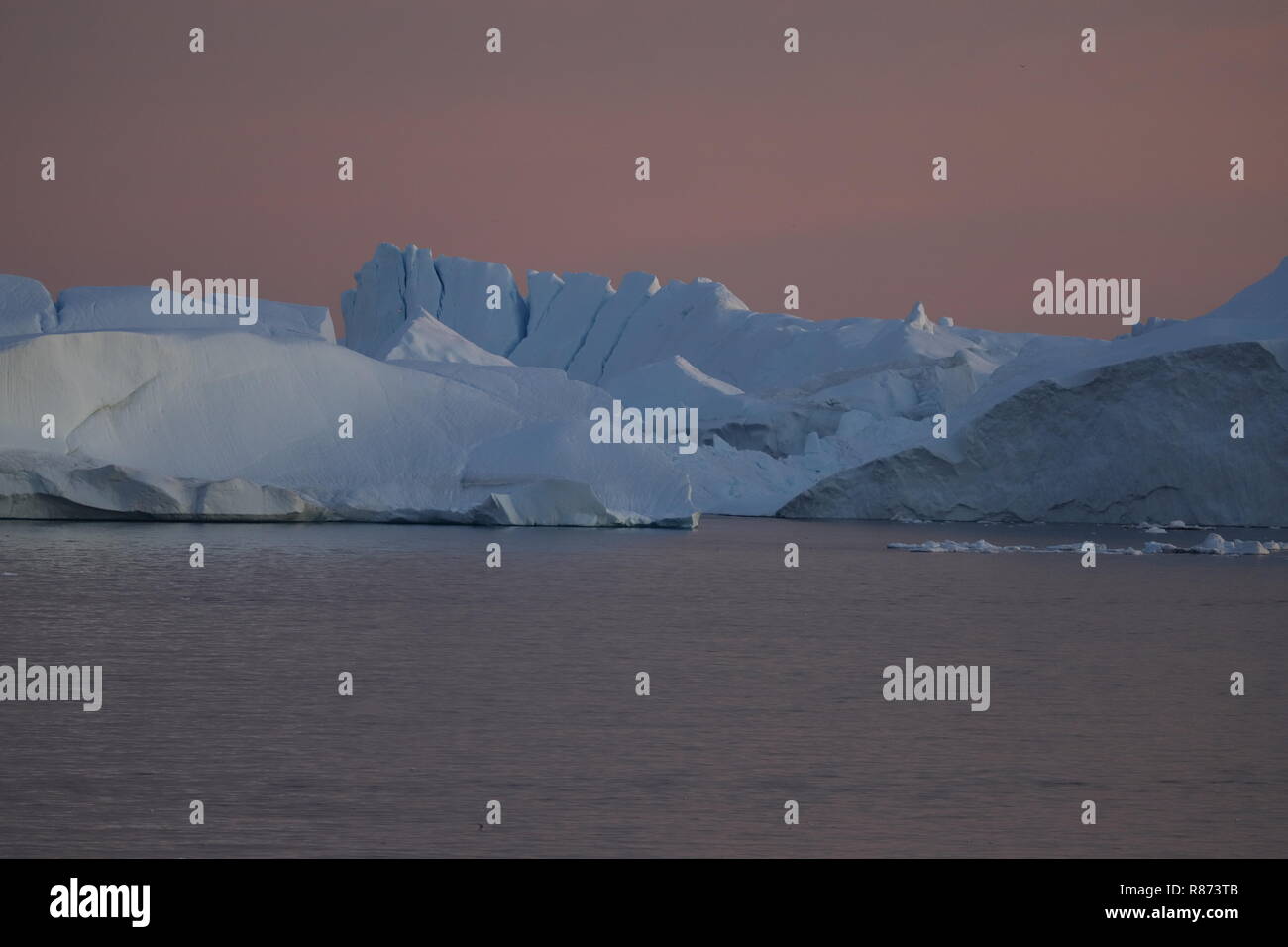Ilulissat Eisberge am Abend Zacken im Kamm Stock Photo
