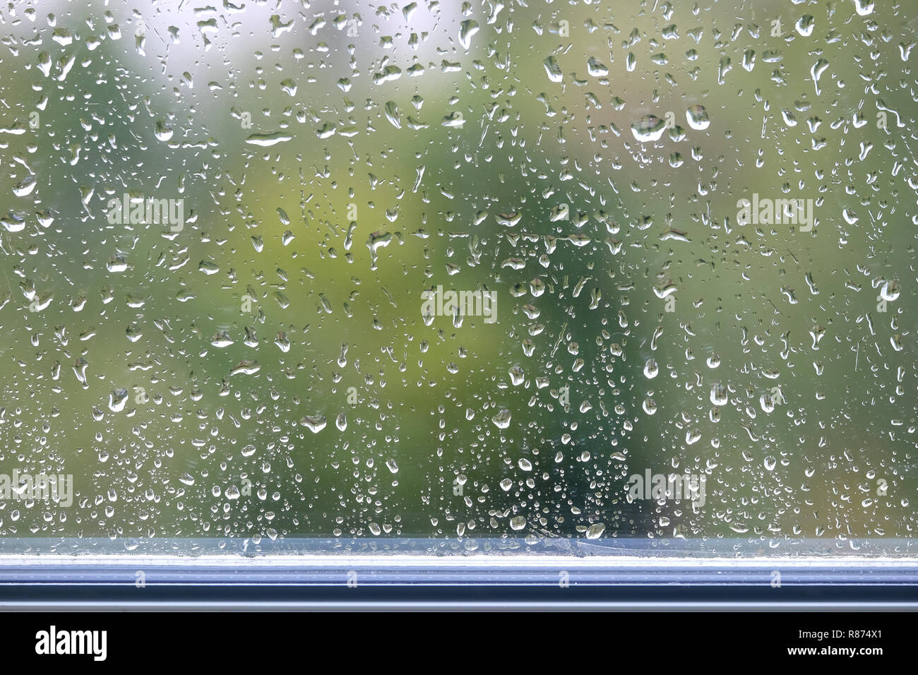 Still Raindrop Drops of water still life hi-res stock photography and images - Alamy