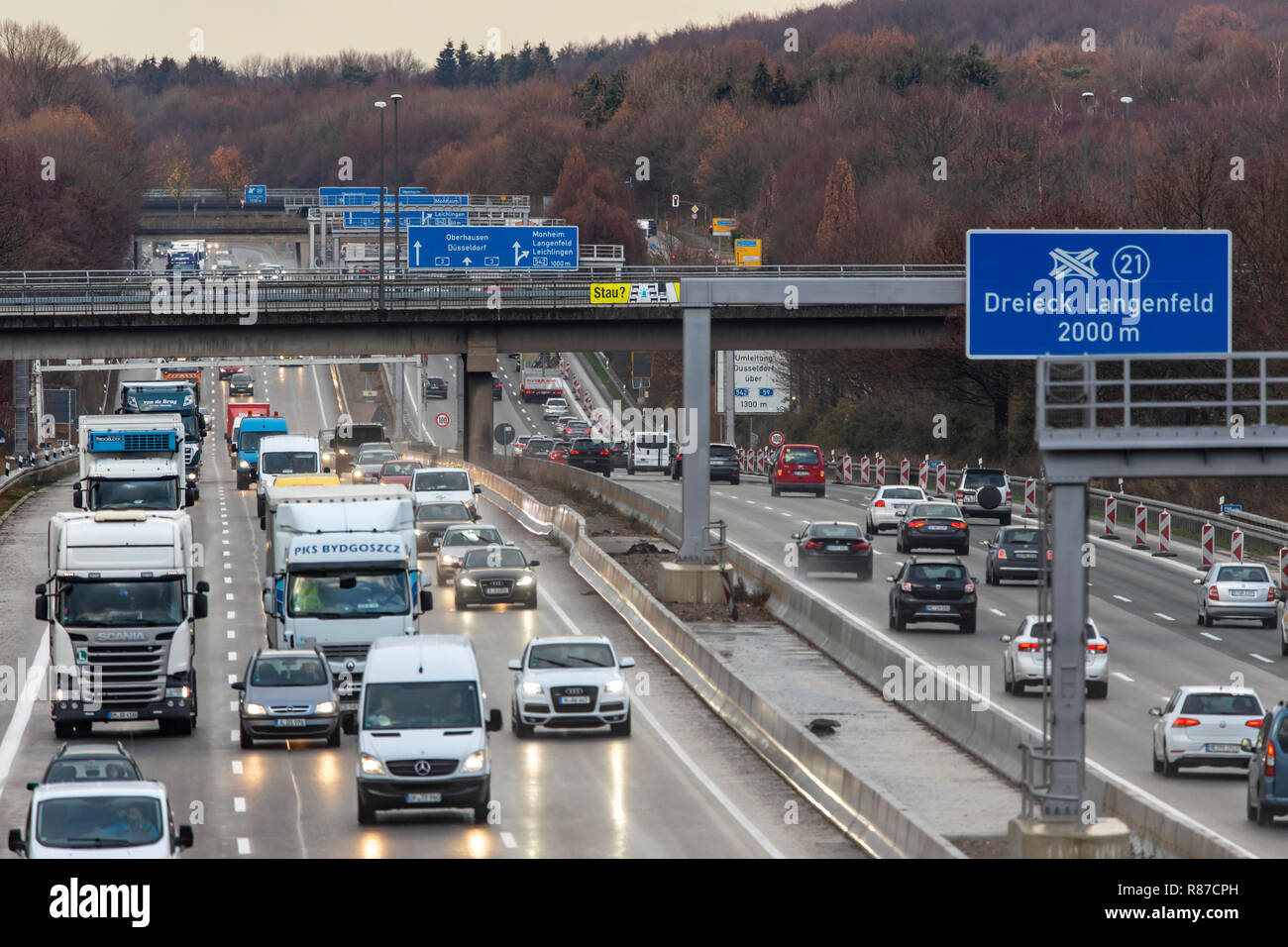 Autobahn A3 zwischen Opladen und Leverkusen, Regenwetter, Herbst, starker Verkehr, Stock Photo