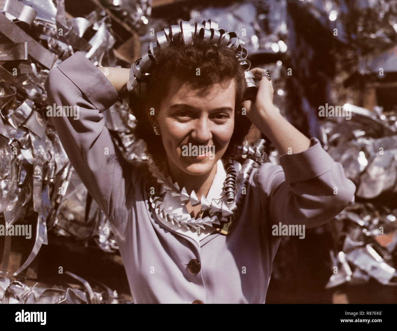 Annette del Sur publicizing Salvage Campaign, Douglas Aircraft Company, Long Beach, California, USA, Alfred T Palmer, U.S. Office of War Information, October 1942 Stock Photo