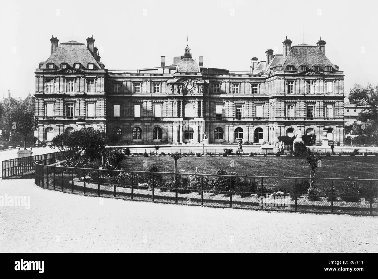 Luxembourg Paris Vintage High Resolution Stock Photography And Images Alamy