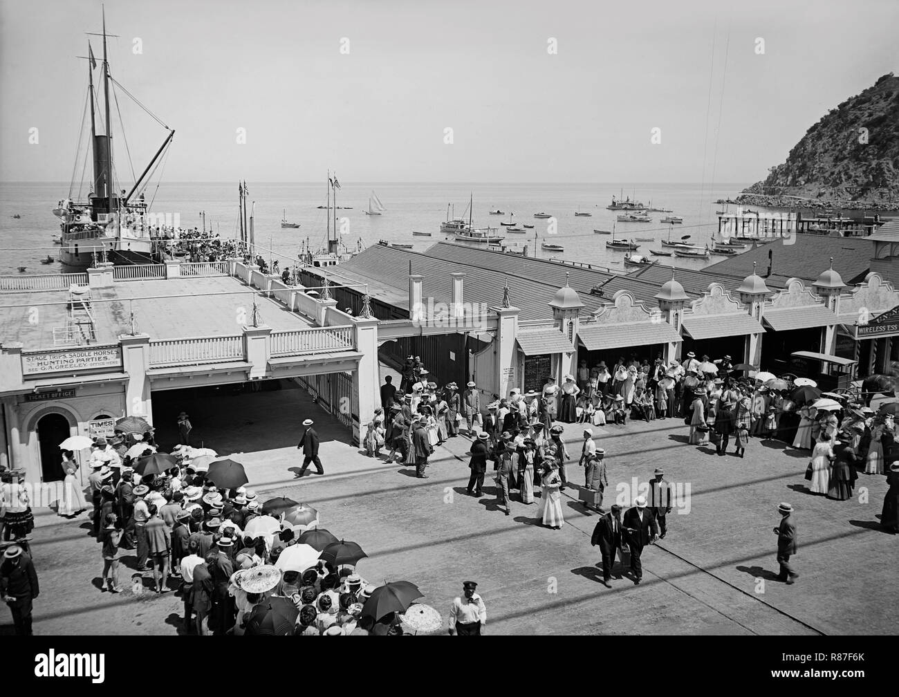 Steamship Ticket Office at Pier, Avalon, Catalina Island, California, USA, Detroit Publishing Company, 1915 Stock Photo