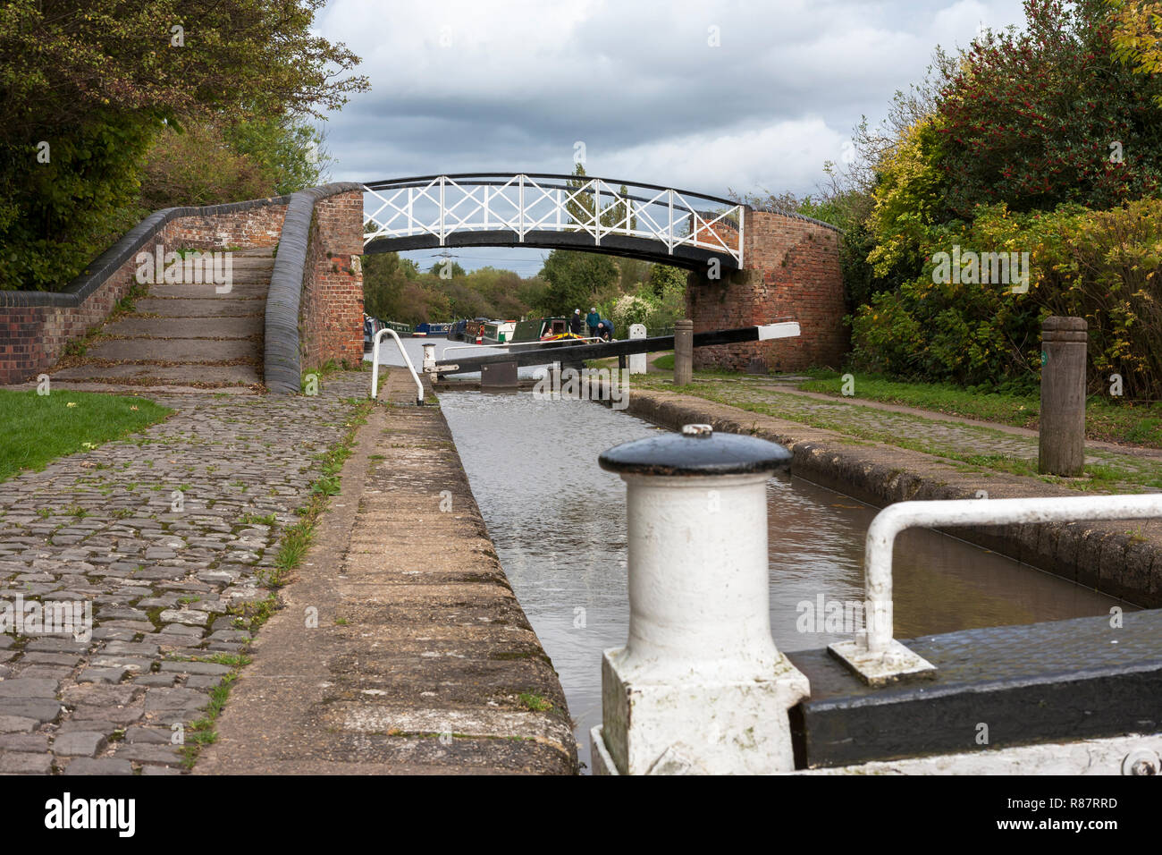 Sutton Stop Lock and the Changeline Bridge at Hawkesbury Junction: where the North Oxford Canal and the Coventry Canal meet, Warwickshire, England, UK Stock Photo