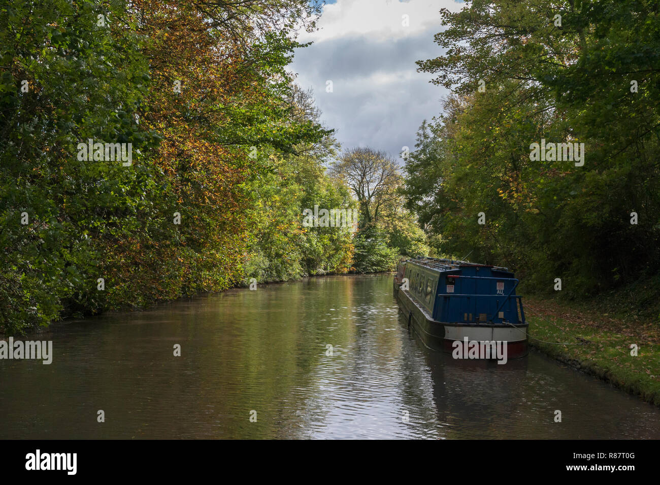 Narrowboat moored on the Oxford Canal (North) near Stretton Stop, Brinklow, Warwickshire, England, UK (WOP) Stock Photo