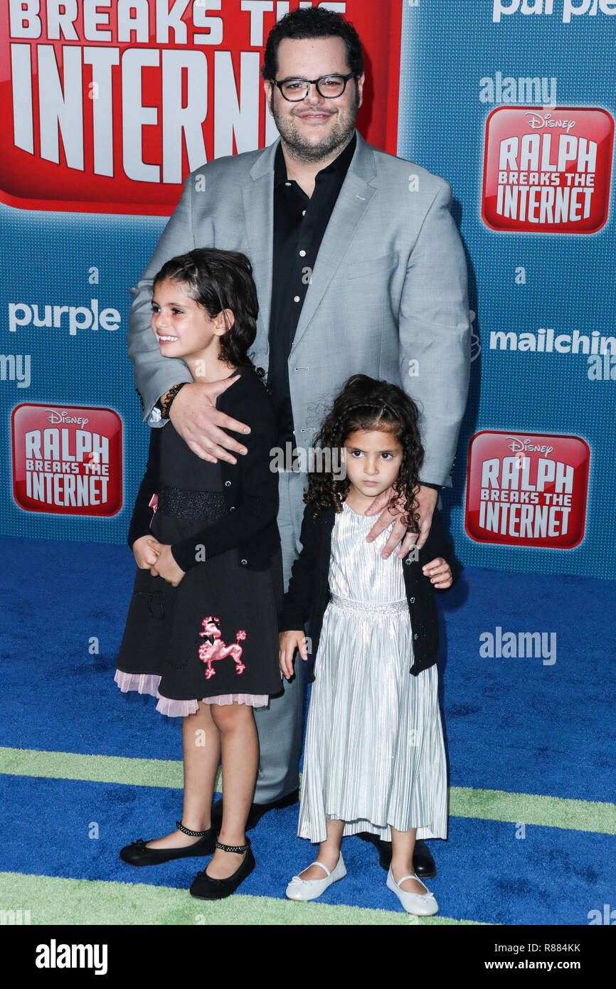 HOLLYWOOD, LOS ANGELES, CA, USA - NOVEMBER 05: Ava Gad, Josh Gad, Isabella Gad at the World Premiere Of Disney's 'Ralph Breaks The Internet' held at the El Capitan Theatre on November 5, 2018 in Hollywood, Los Angeles, California, United States. (Photo by Xavier Collin/Image Press Agency) Stock Photo