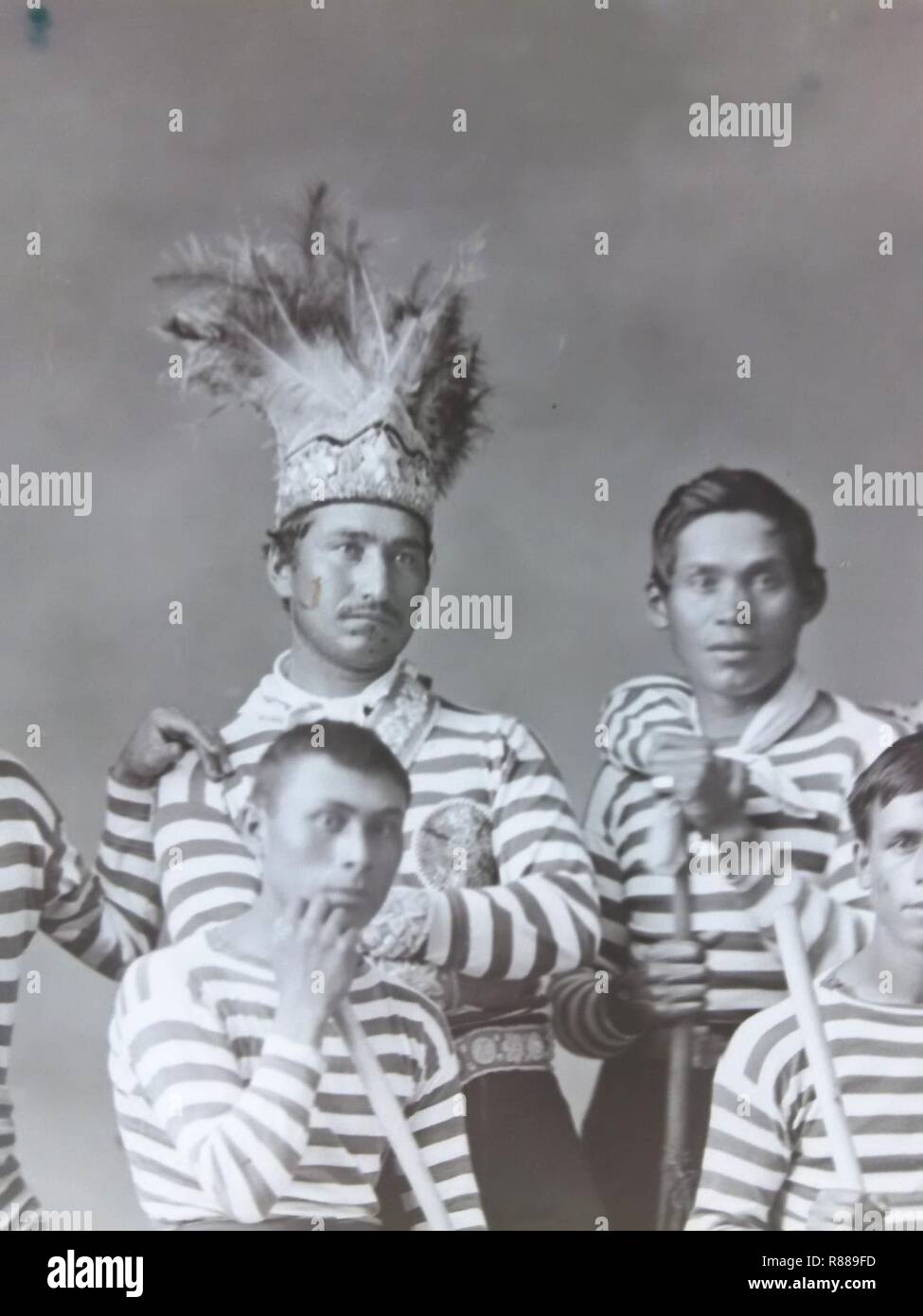 Capitaine Sawatis Aiontonnis, équipe de crosse de Kahnawake, 1876. Stock Photo