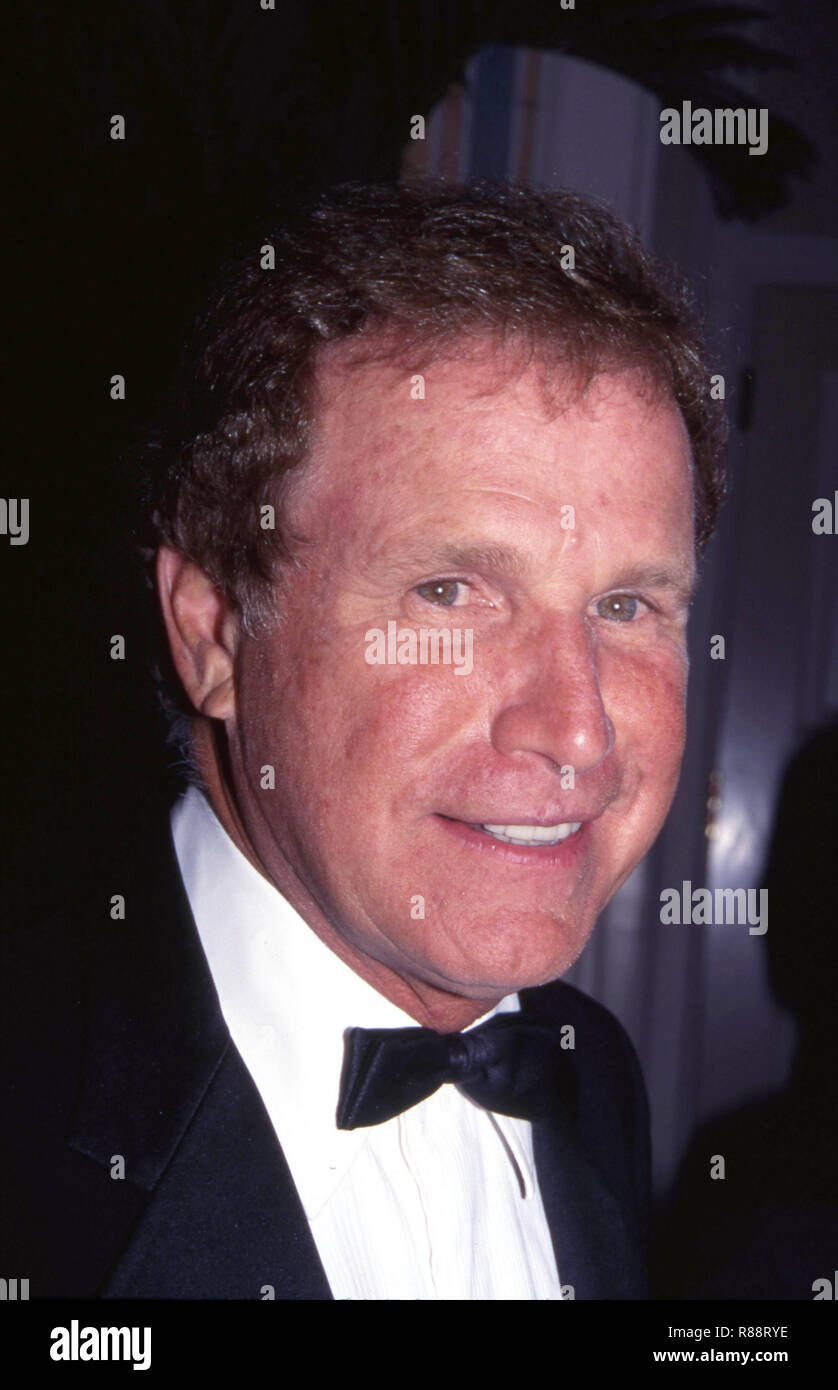 Wayne Rogers attends the Academy of Television Arts and Sciences' Hall ...