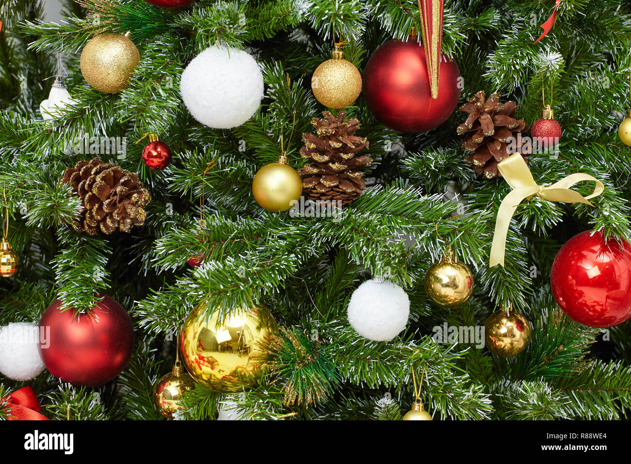 Decorated christmas tree background hi-res stock photography and images ...