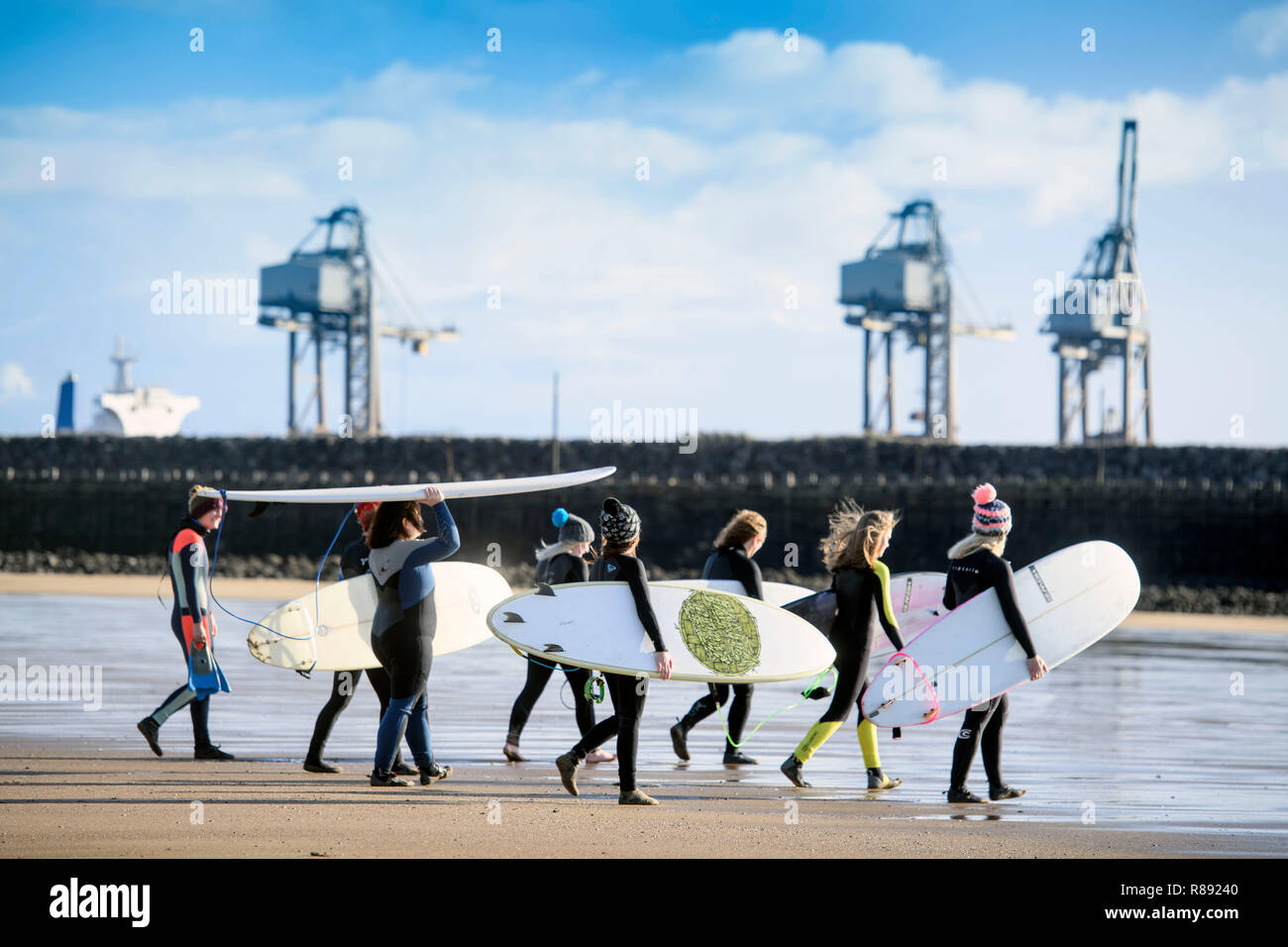 Female Uk Surfing Hi res Stock Photography And Images Alamy female-uk-surfing-hi-res-stock-photography-and-images-alamy