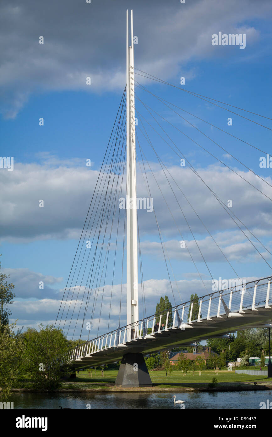 The Christchurch cycle and pedestrian bridge across the River Thames joining Caversham and Reading Stock Photo