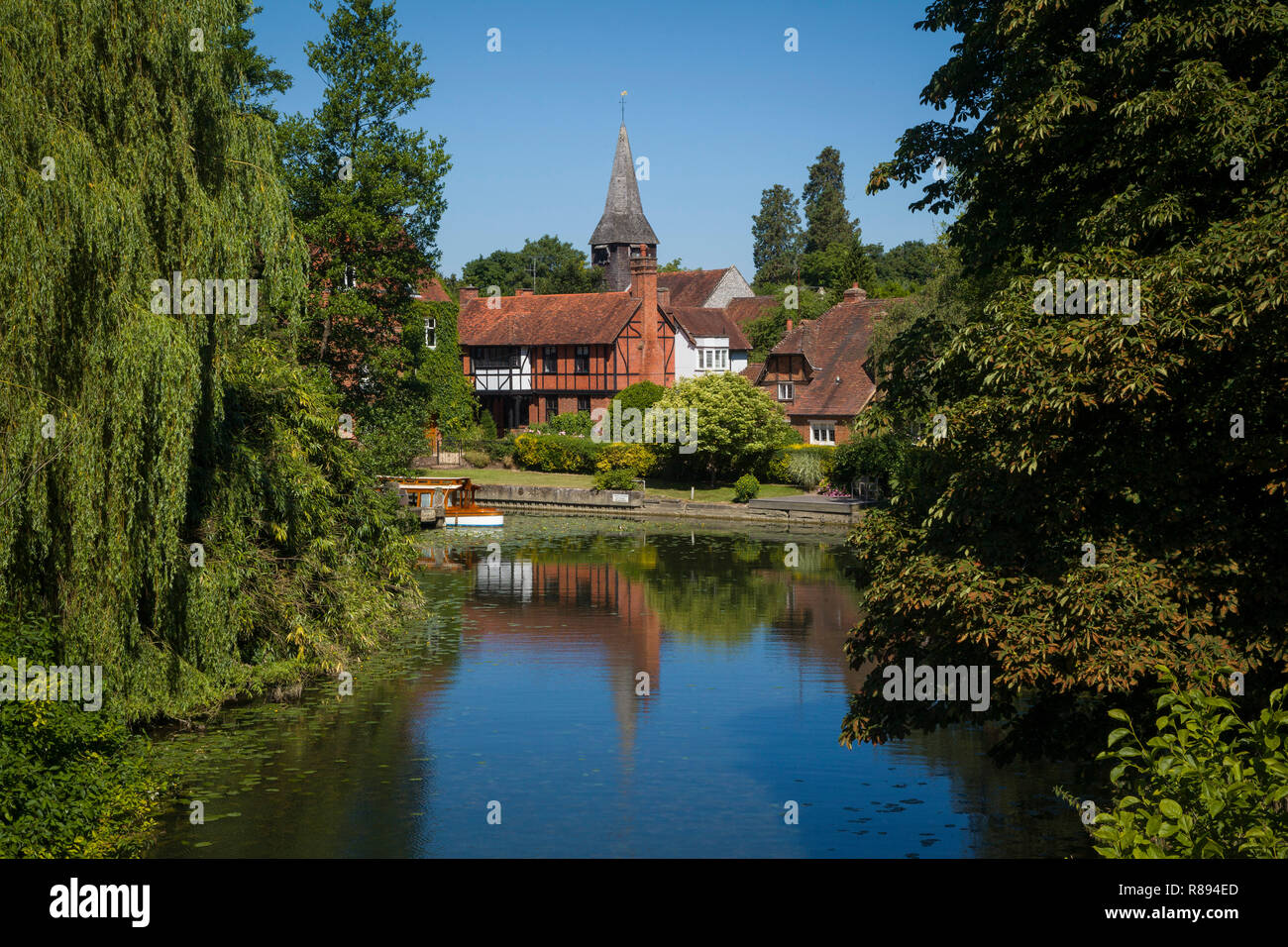 St. Mary's Church at Whitchurch-on-Thames viewed from Pangbourne Toll Bridge Stock Photo